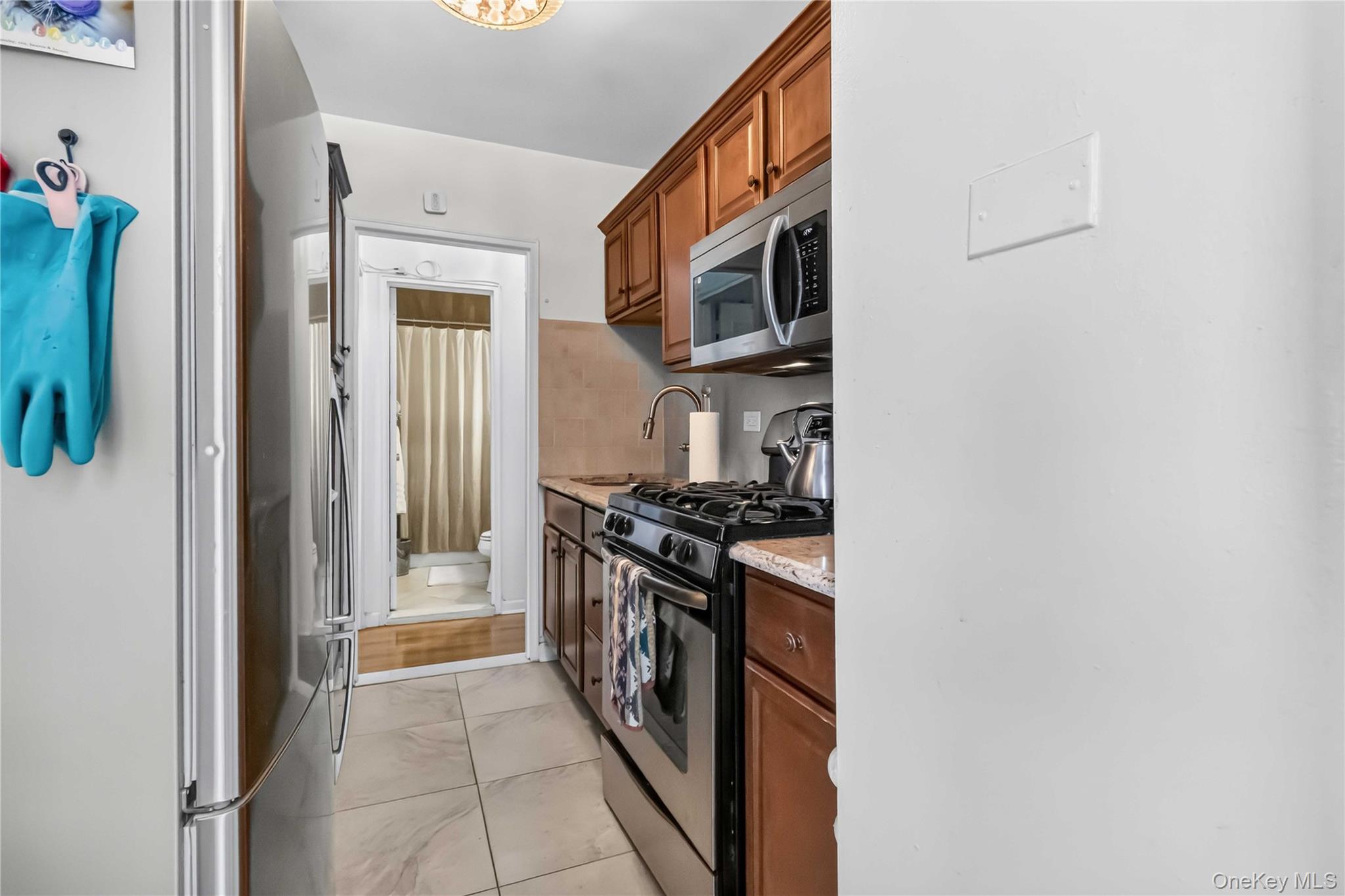 665 Thwaites Place, Unit 5H photo 13