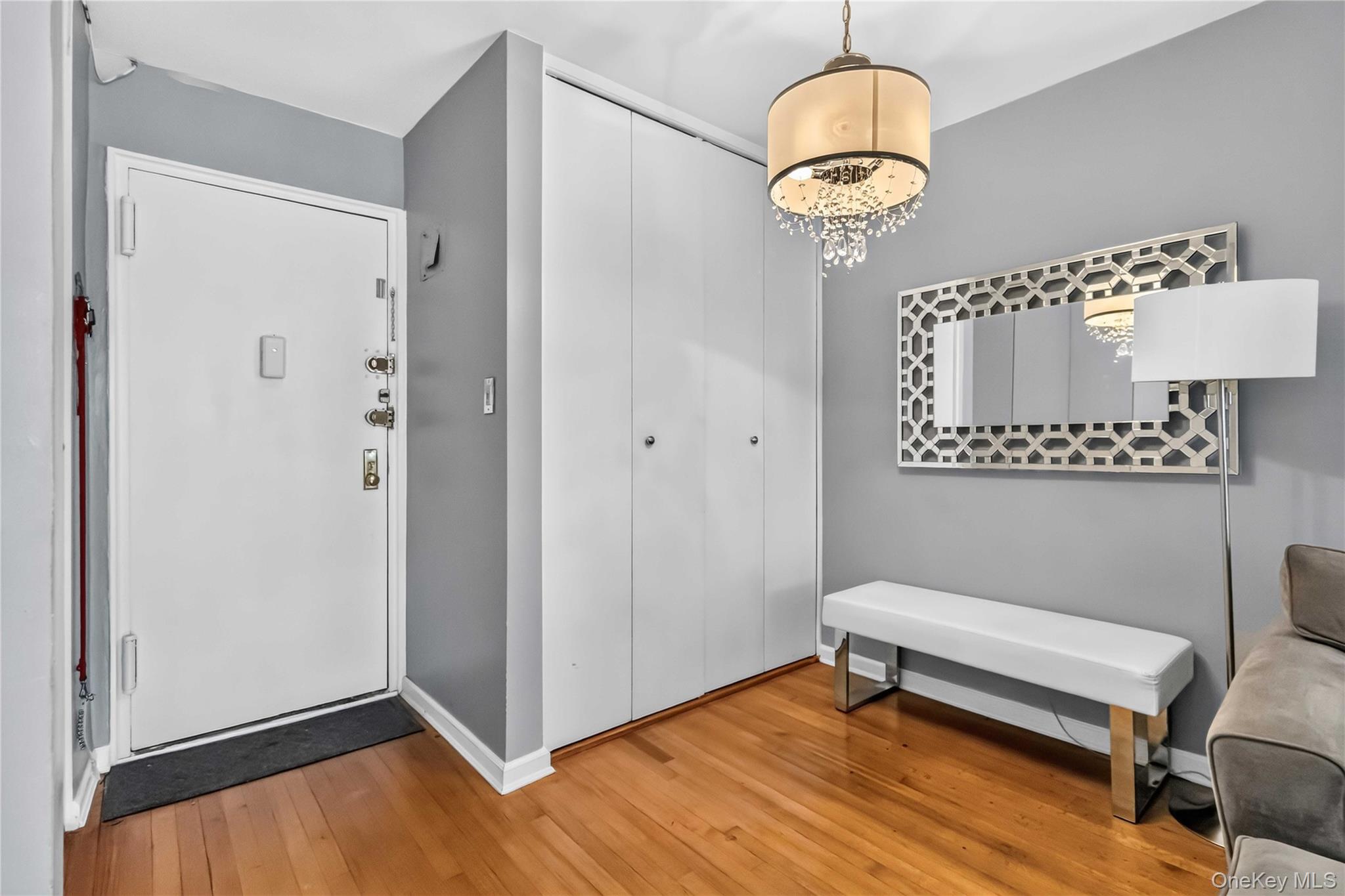 665 Thwaites Place, Unit 5H photo 10