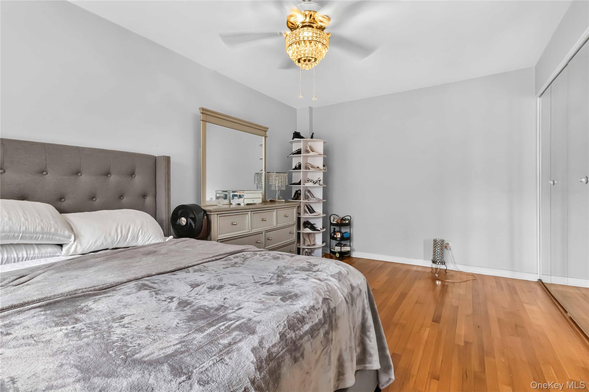 665 Thwaites Place, Unit 5H photo 18