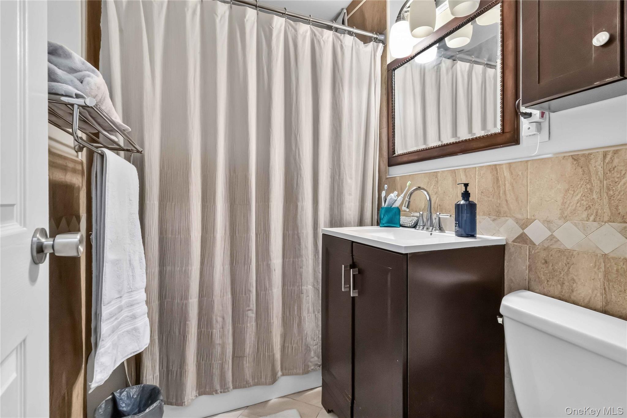 665 Thwaites Place, Unit 5H photo 19