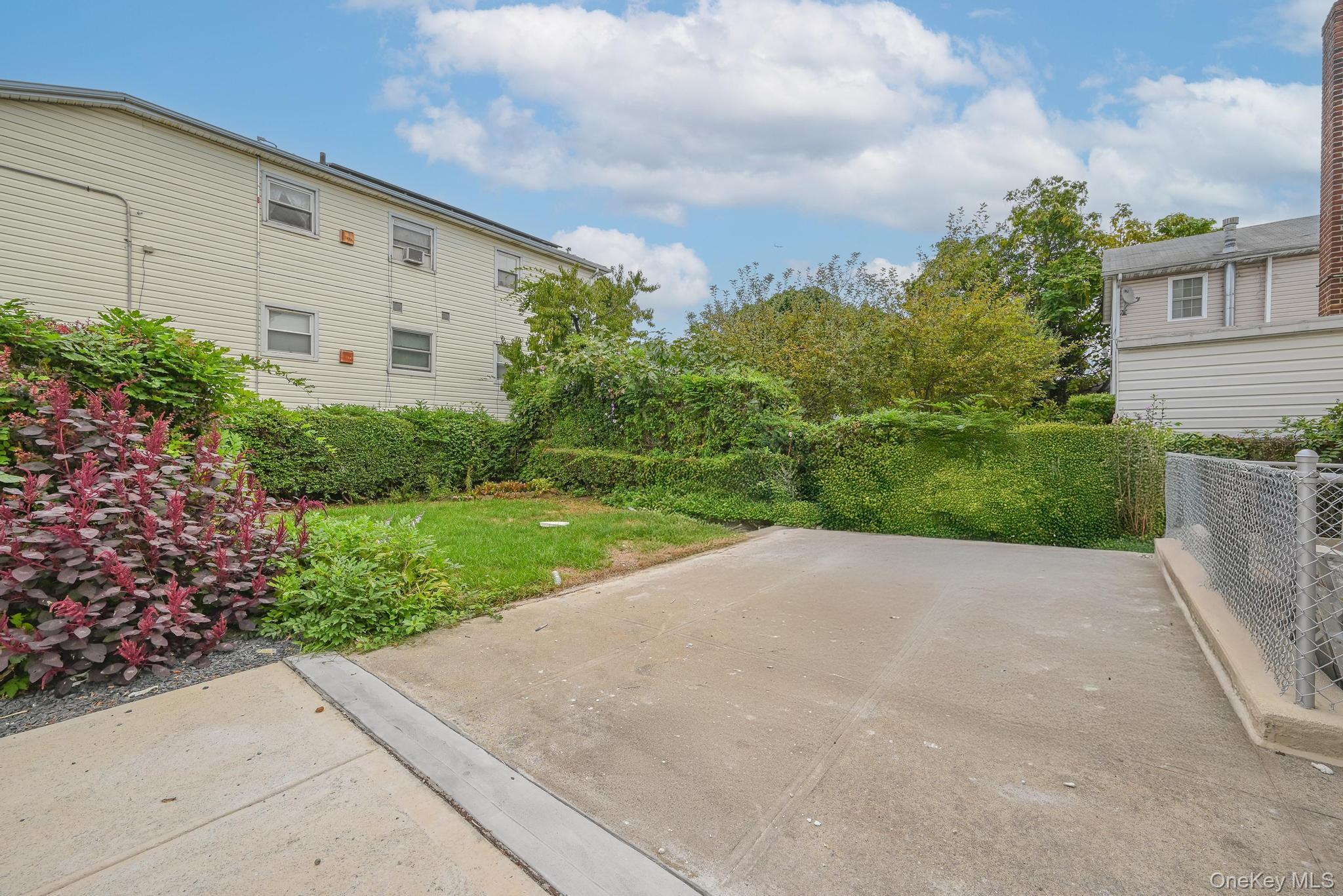 238-11 148th Drive – For Sale photo 4