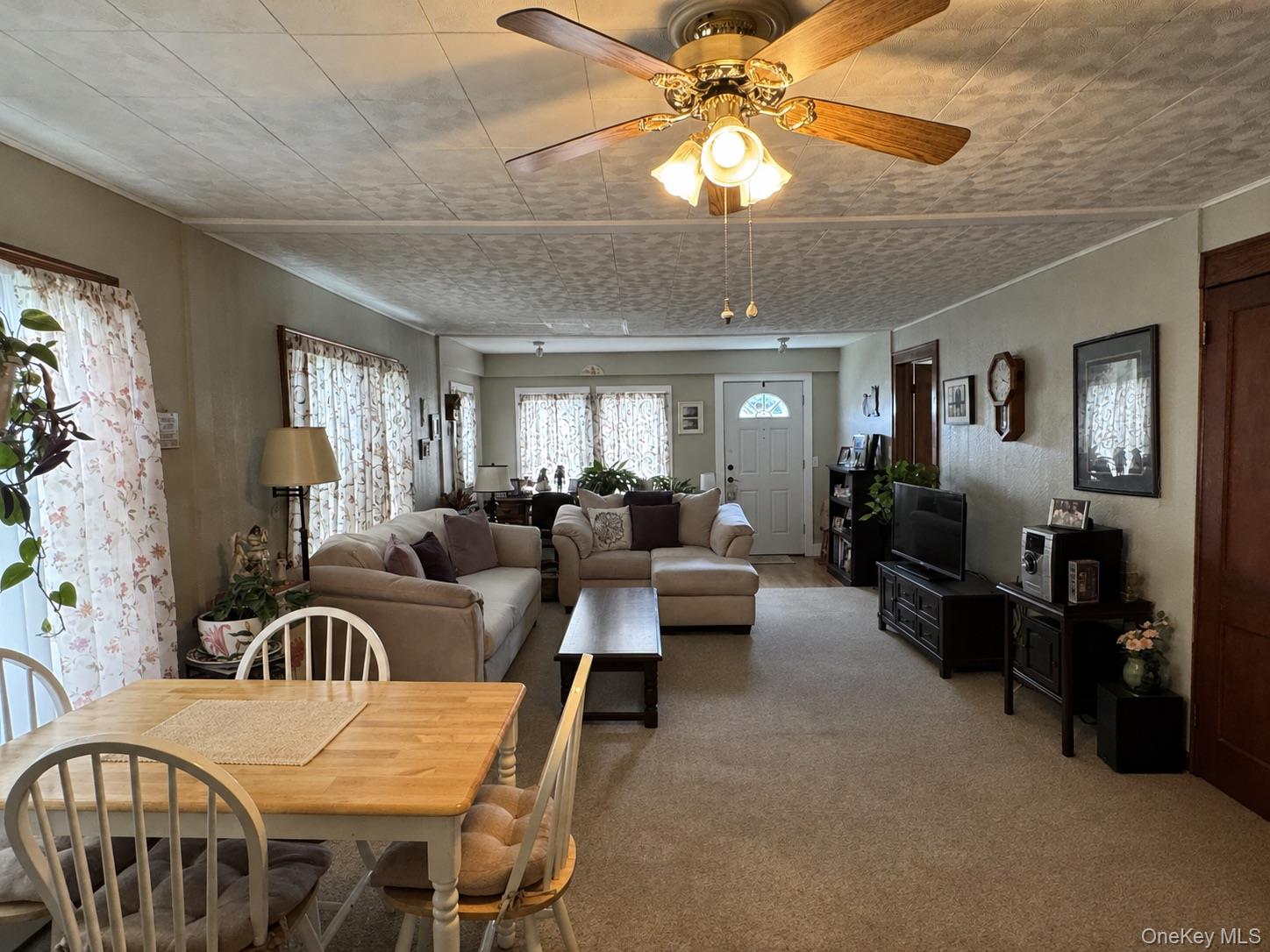 16 Esopus Avenue – For Sale photo 4