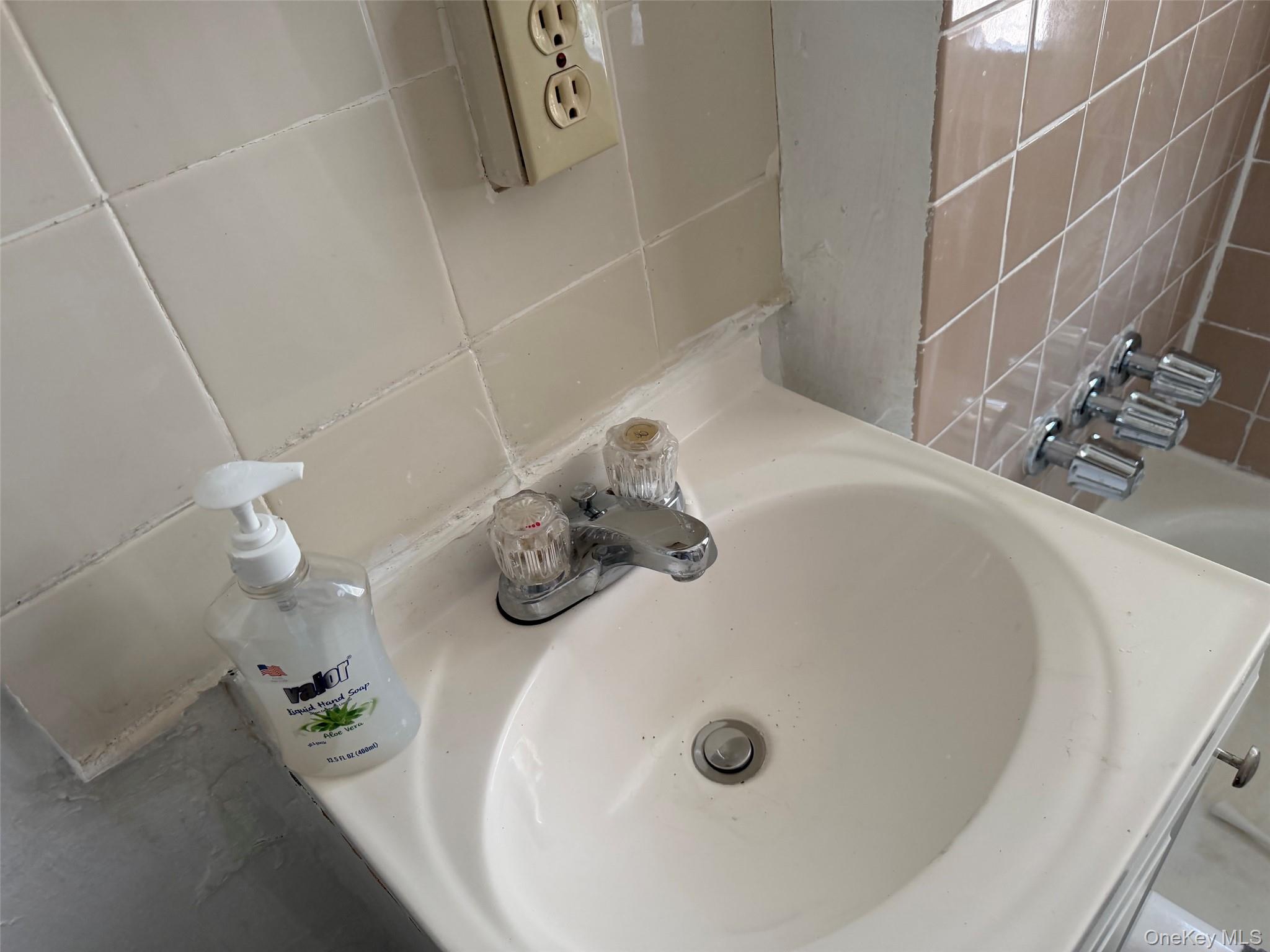 7 Sweezy Avenue, Unit 2 photo 3