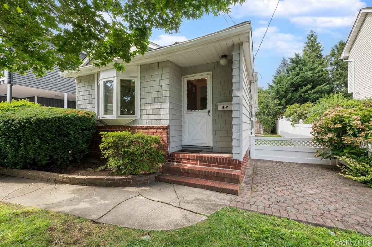 1915 Carroll Avenue – For Sale