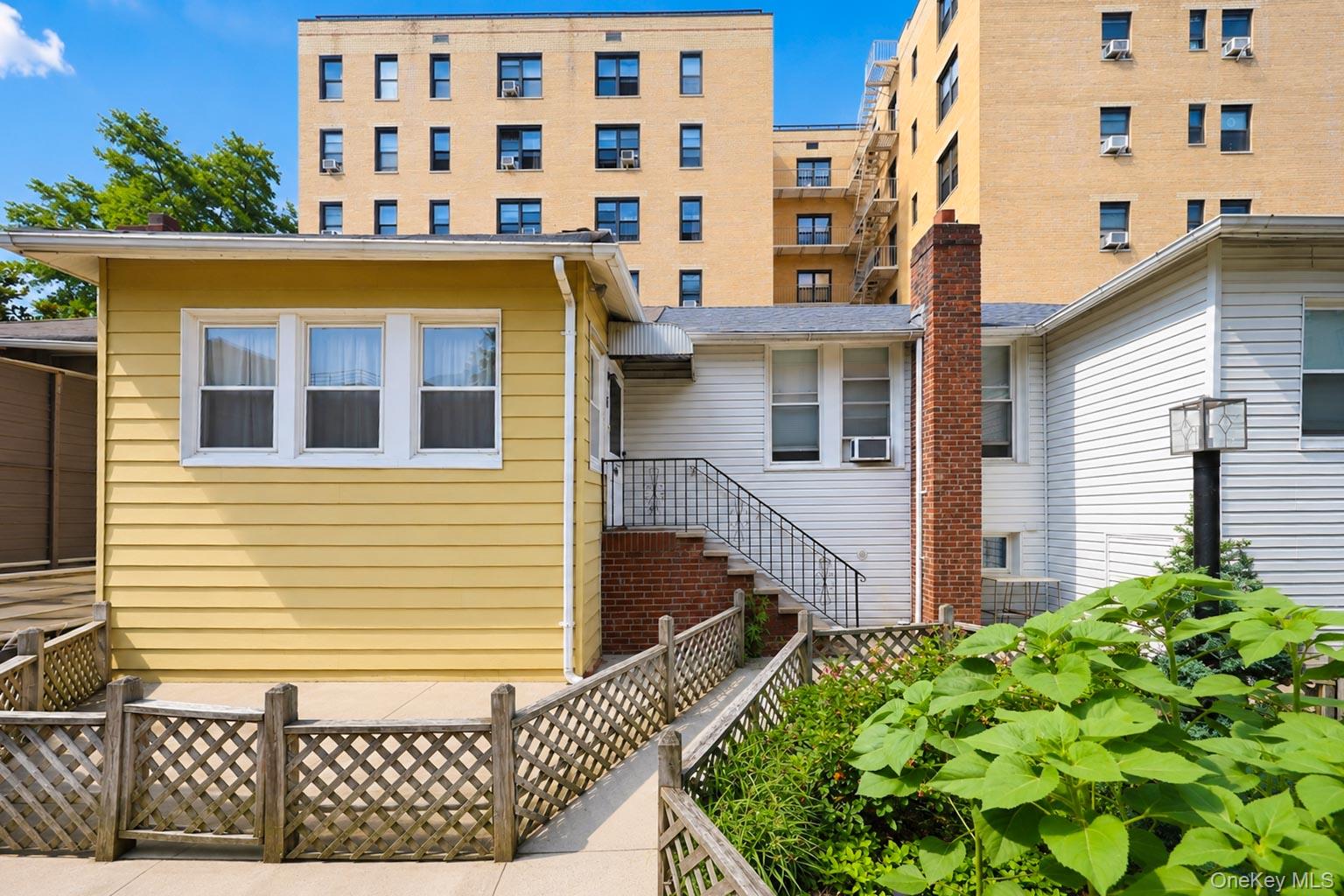 30 West End Avenue, Unit 6 photo 2