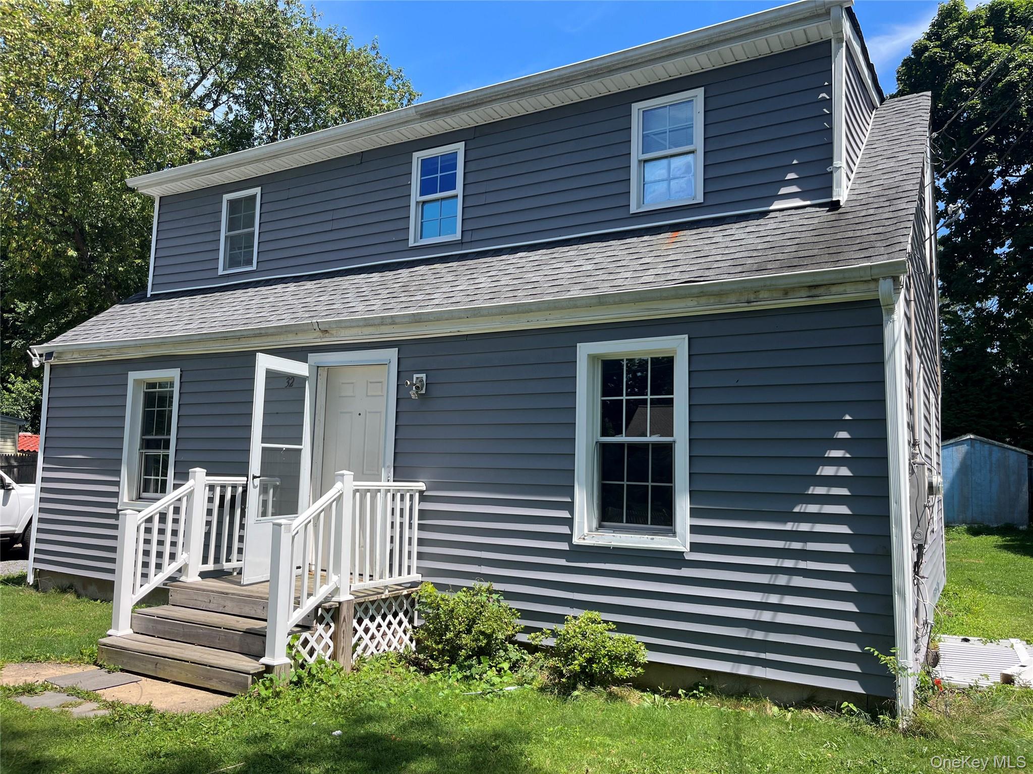 32 7th Avenue S – For Sale