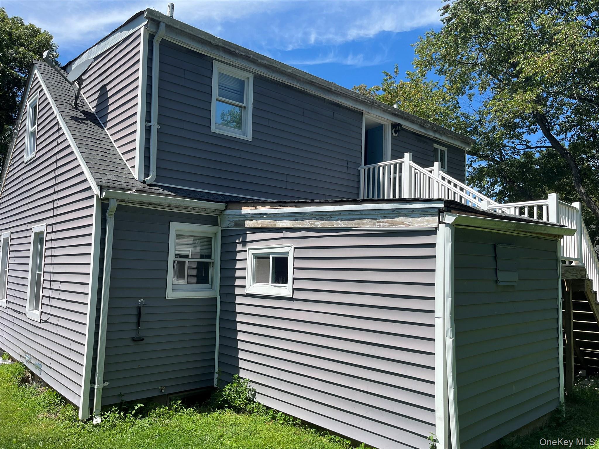 32 7th Avenue S – For Sale photo 3