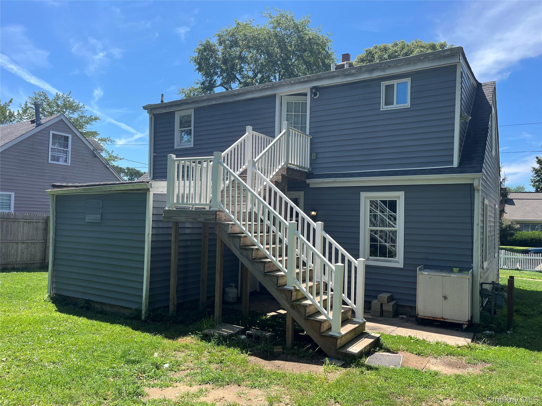 32 7th Avenue S – For Sale photo 4