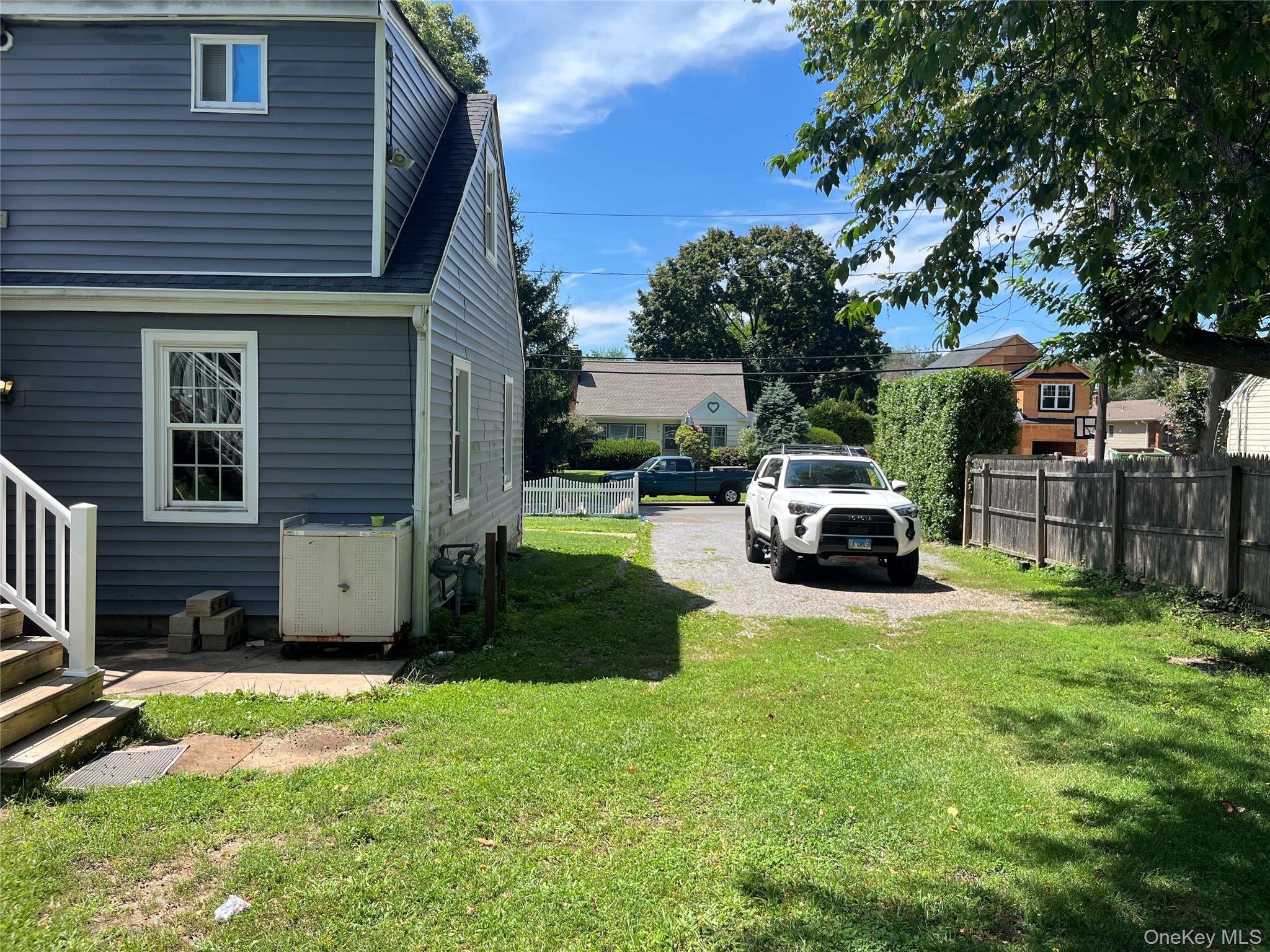 32 7th Avenue S – For Sale photo 5