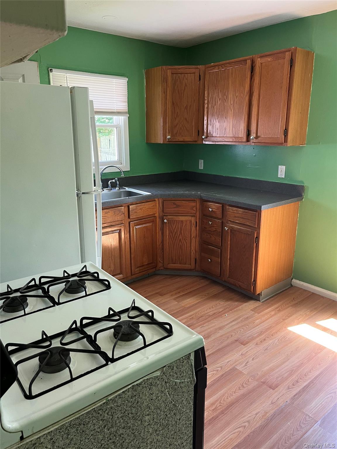 32 7th Avenue S – For Sale photo 11