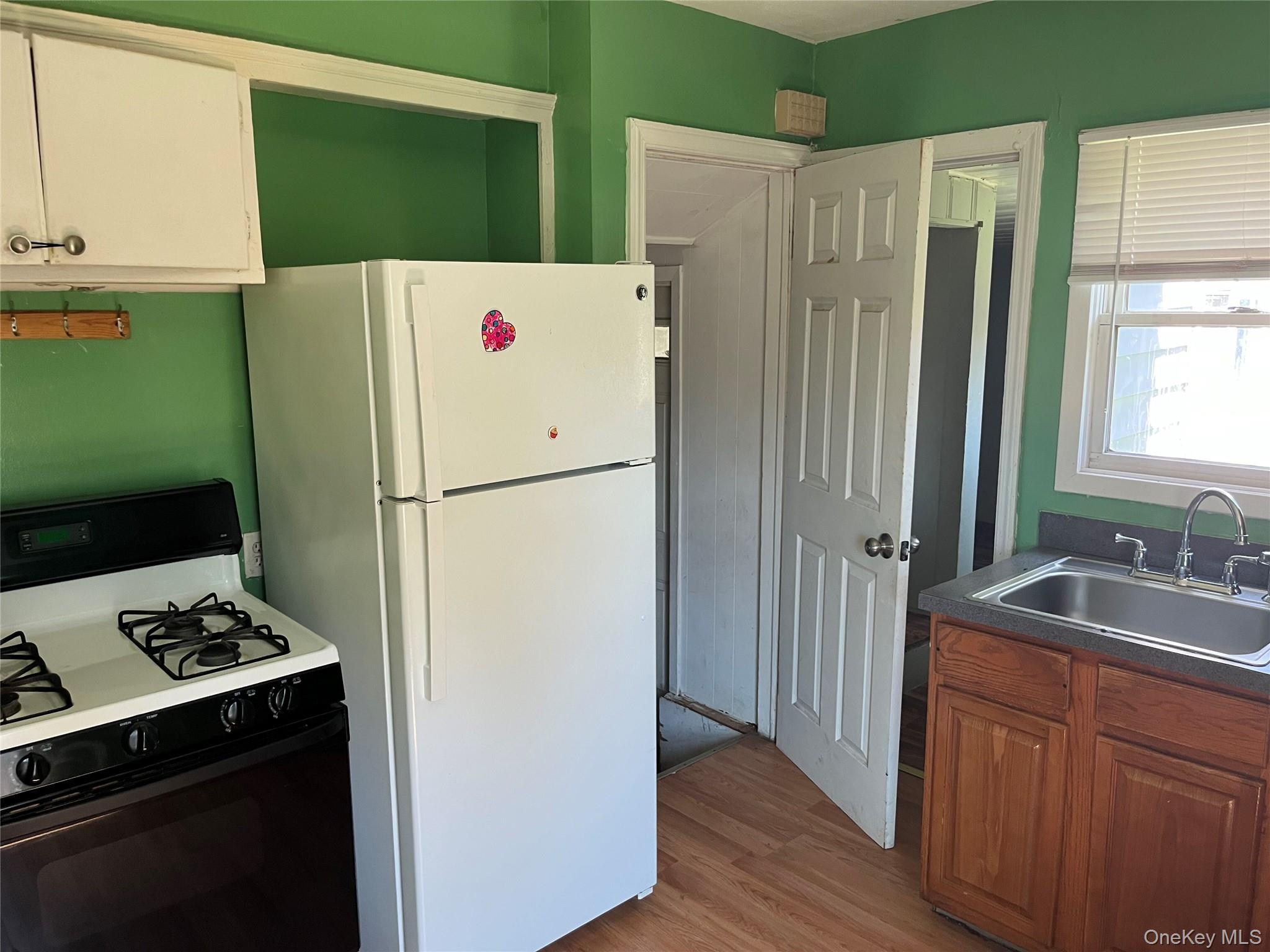 32 7th Avenue S – For Sale photo 13