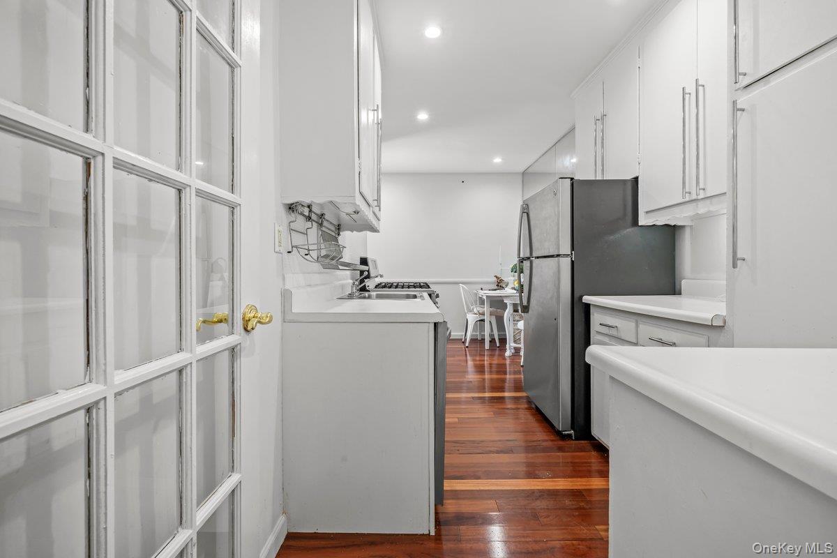 517 Riverdale Avenue, Unit 4D photo 5