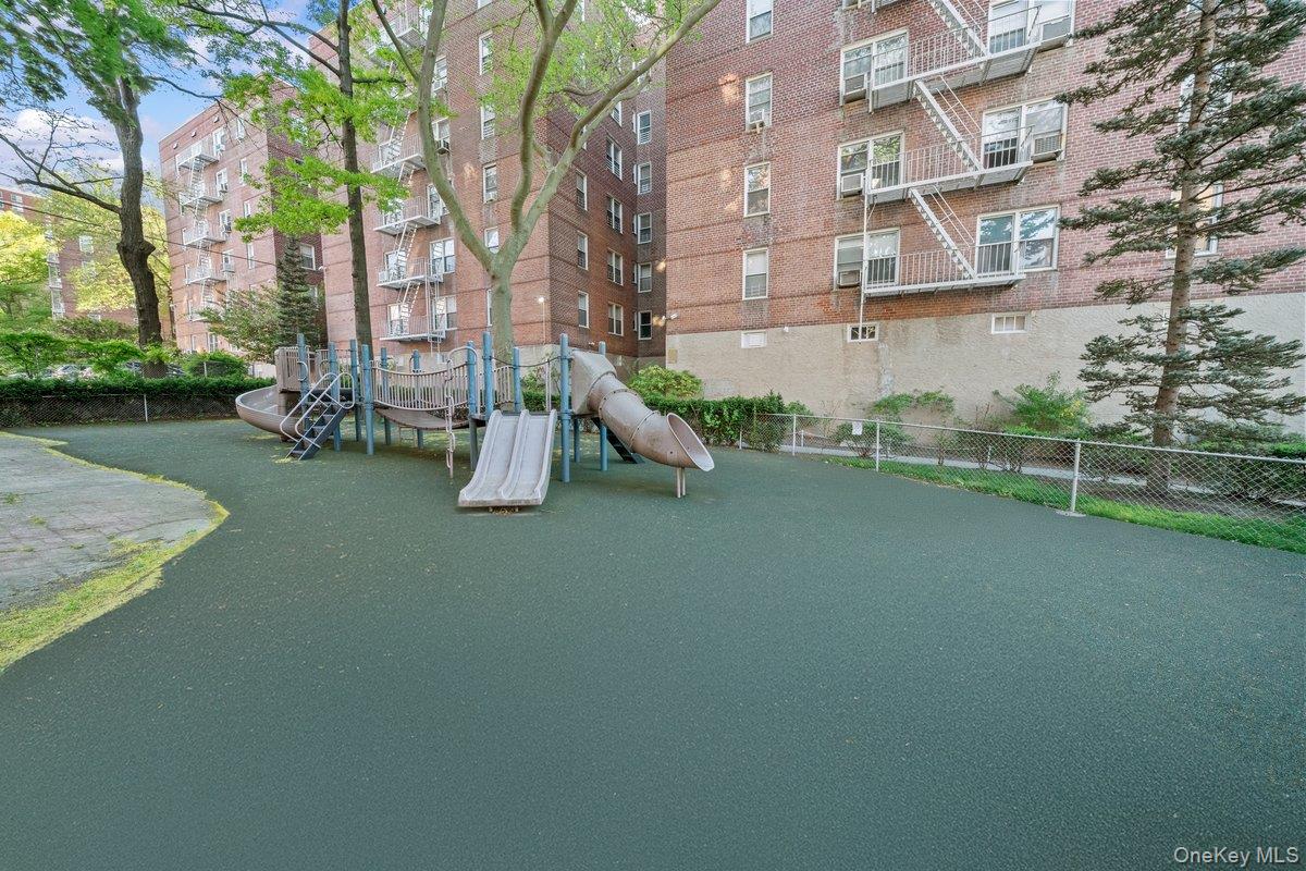 517 Riverdale Avenue, Unit 4D photo 11