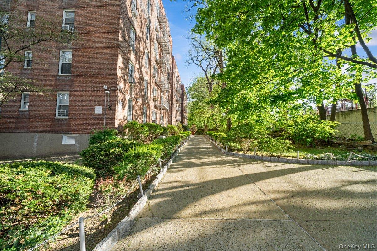 517 Riverdale Avenue, Unit 4D photo 14