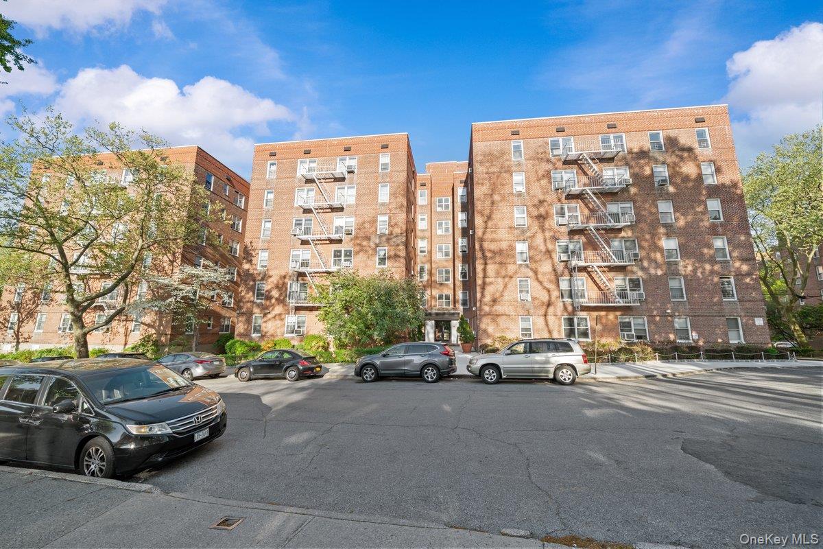 517 Riverdale Avenue, Unit 4D photo 6