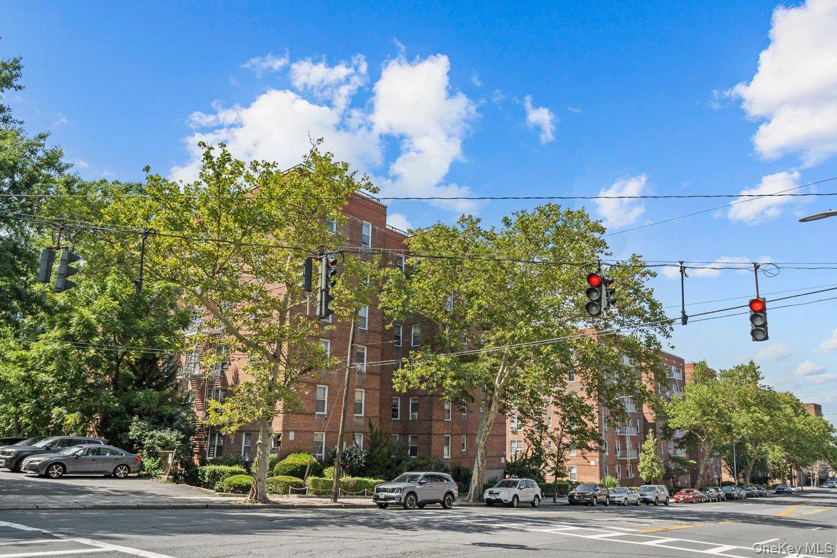 517 Riverdale Avenue, Unit 4D photo 18