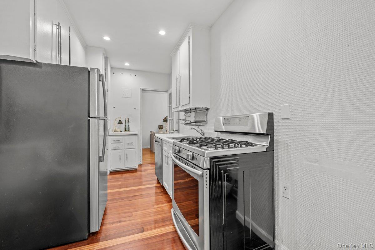 517 Riverdale Avenue, Unit 4D photo 8