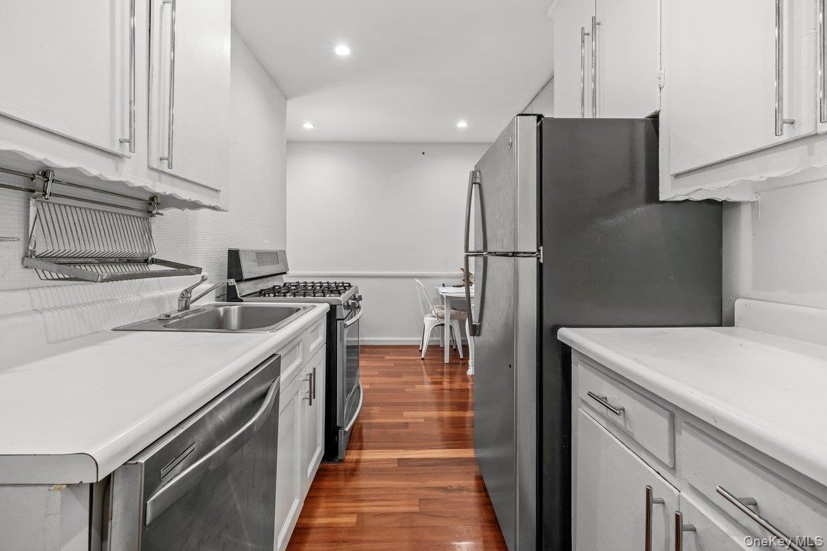 517 Riverdale Avenue, Unit 4D photo 9