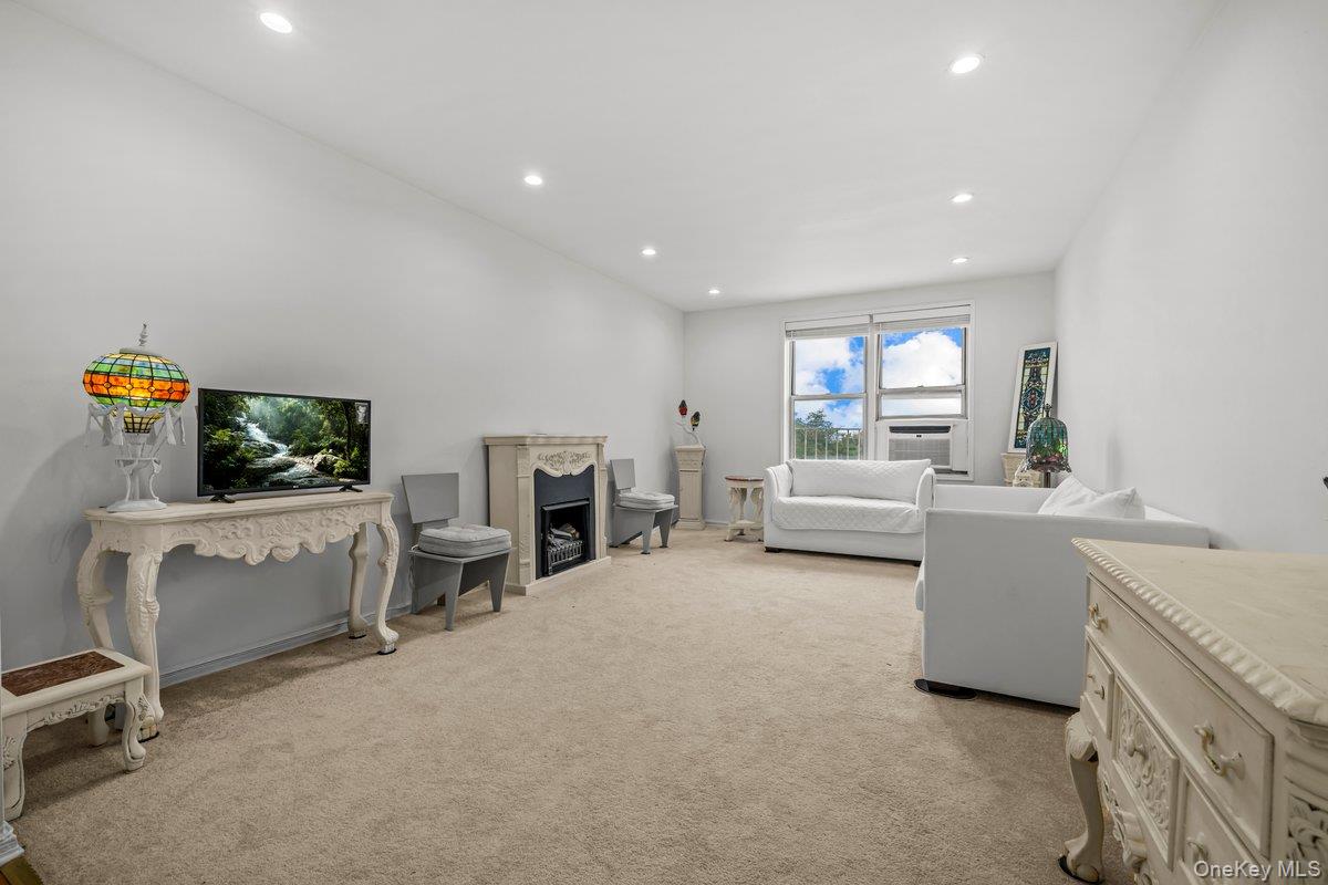 517 Riverdale Avenue, Unit 4D photo 13