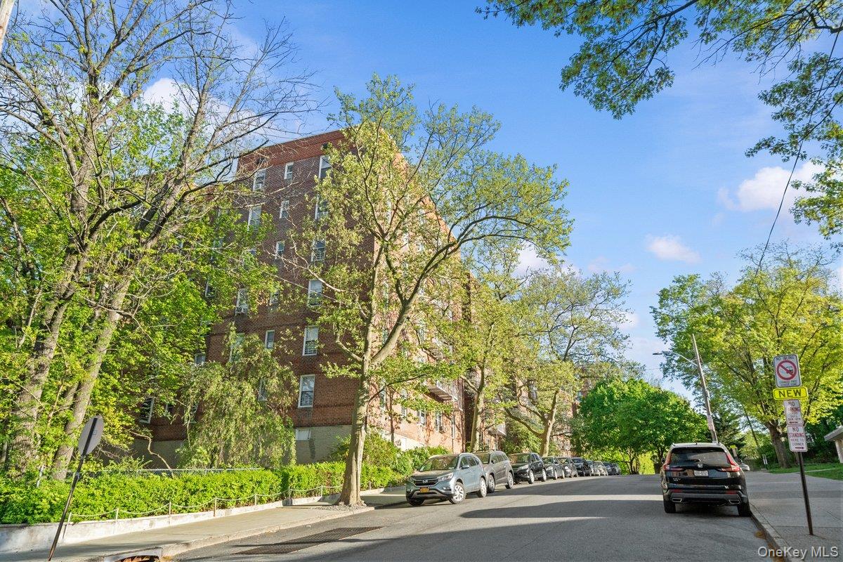 517 Riverdale Avenue, Unit 4D photo 3