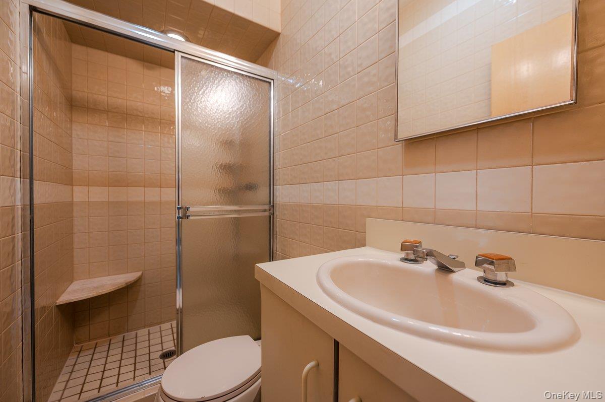 40 Cayuga Avenue – For Rent photo 12