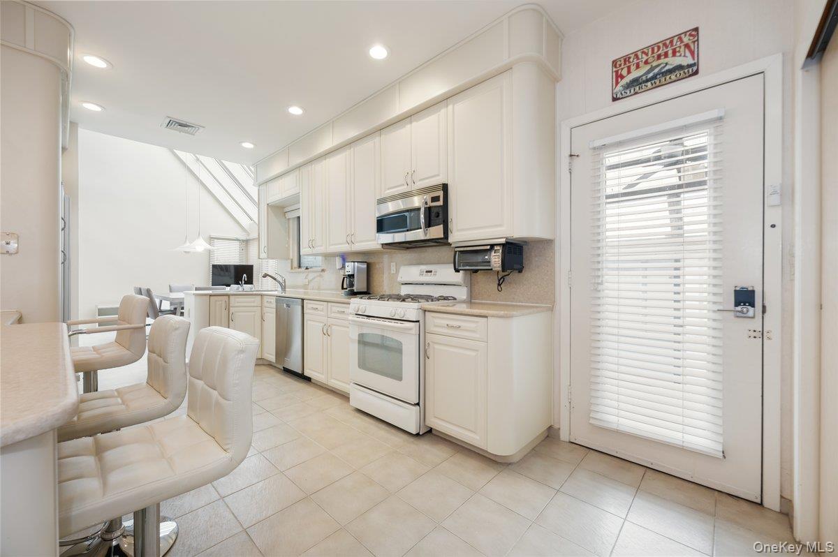 40 Cayuga Avenue – For Rent photo 8