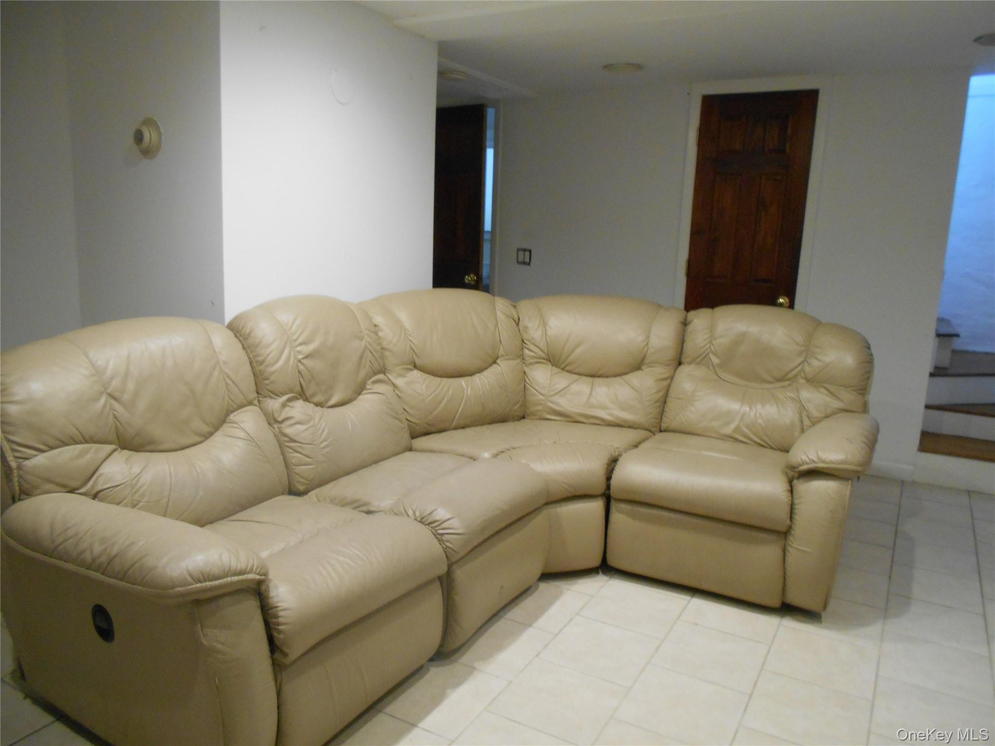 28 Centre Avenue – For Sale photo 18