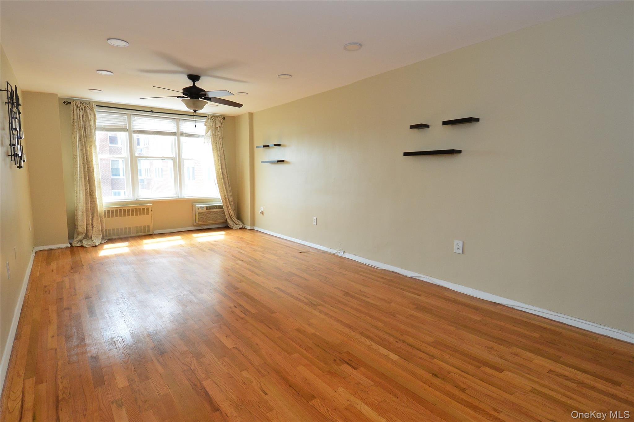 14 Westview Avenue, Unit 410 photo 7