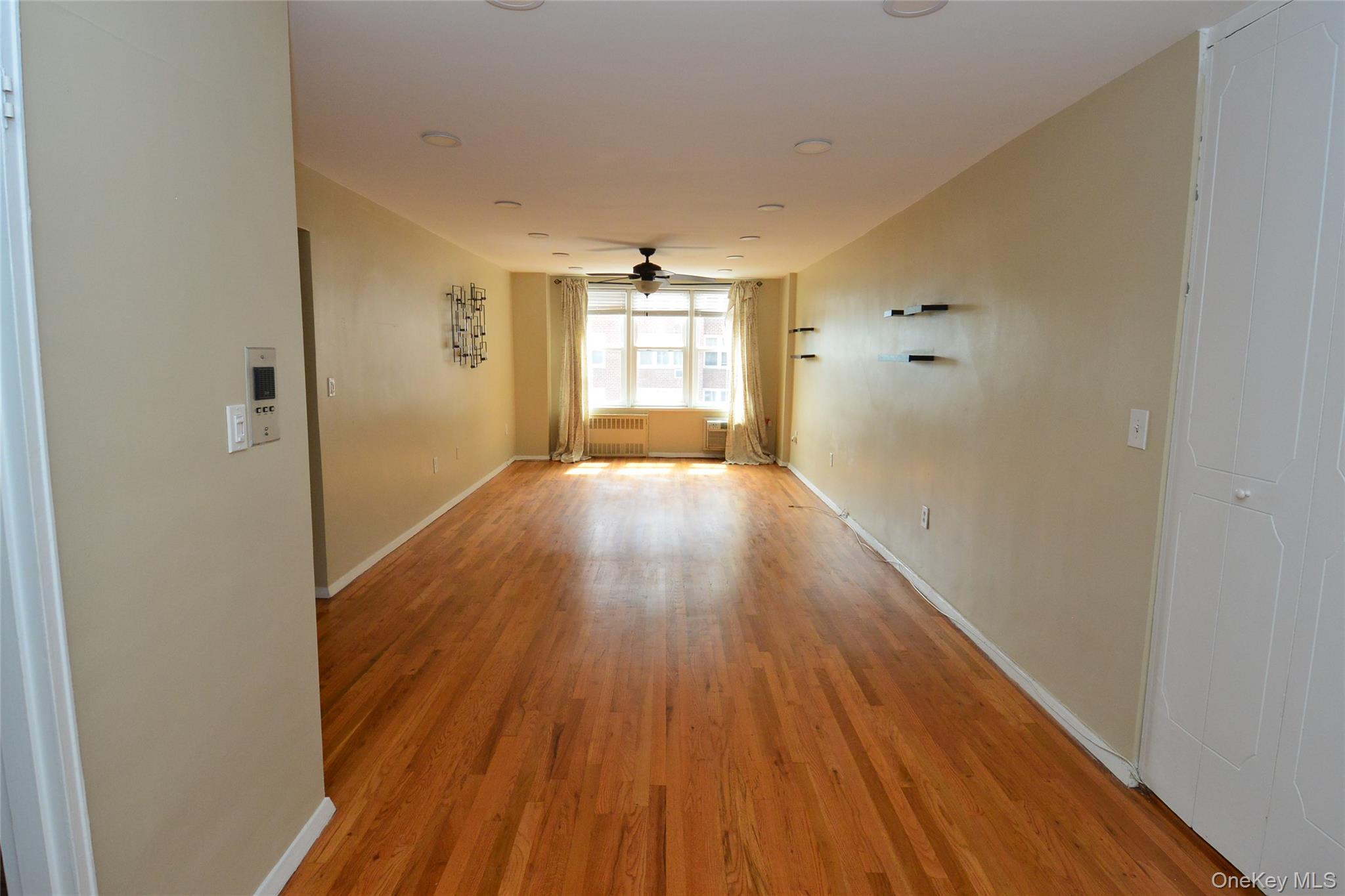 14 Westview Avenue, Unit 410 photo 3