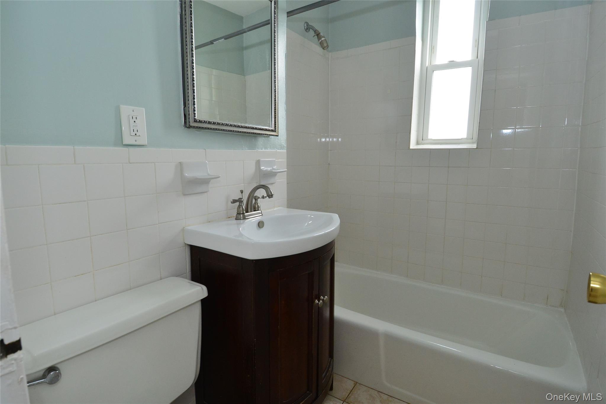 14 Westview Avenue, Unit 410 photo 8
