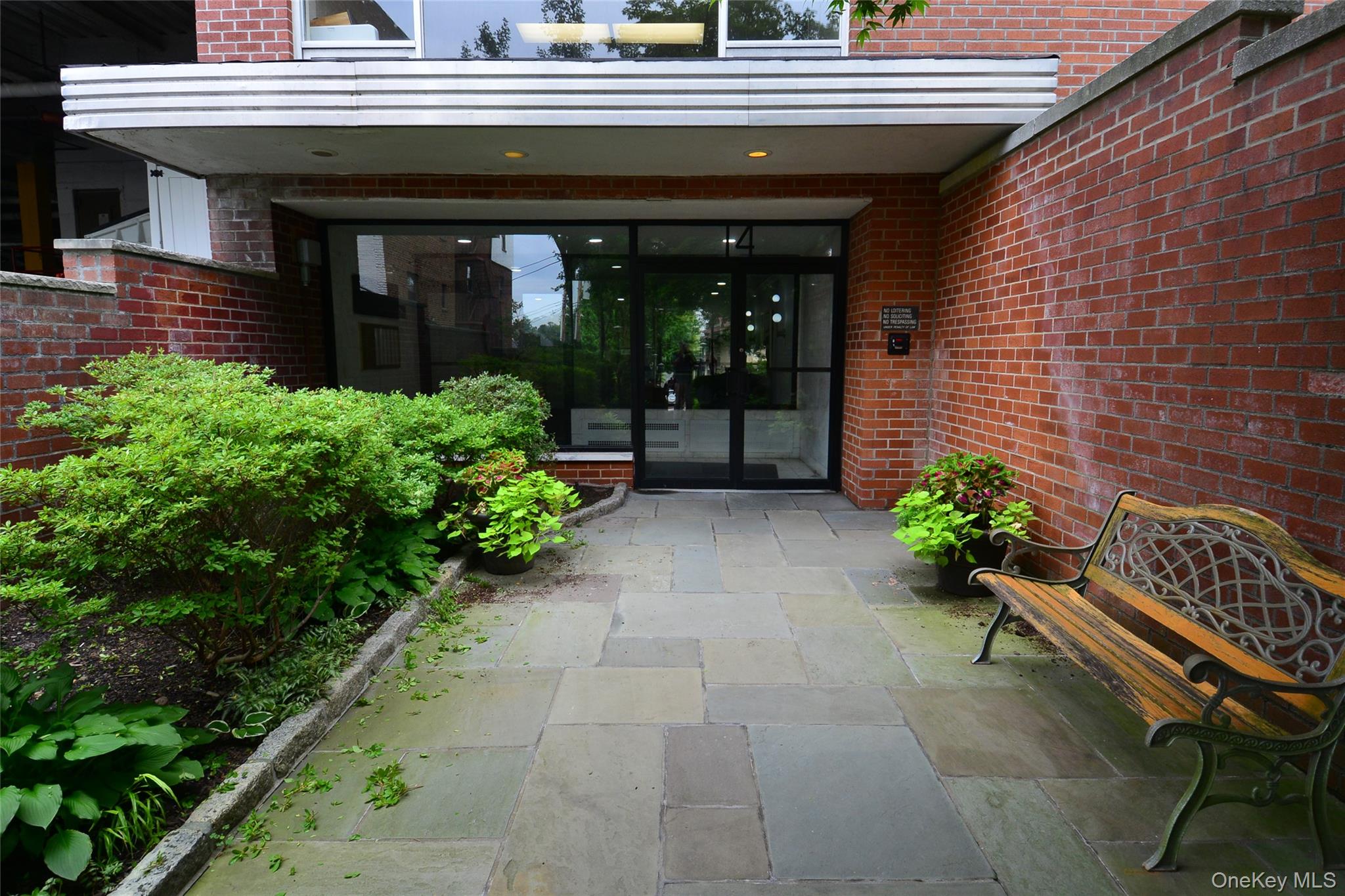 14 Westview Avenue, Unit 410 photo 2