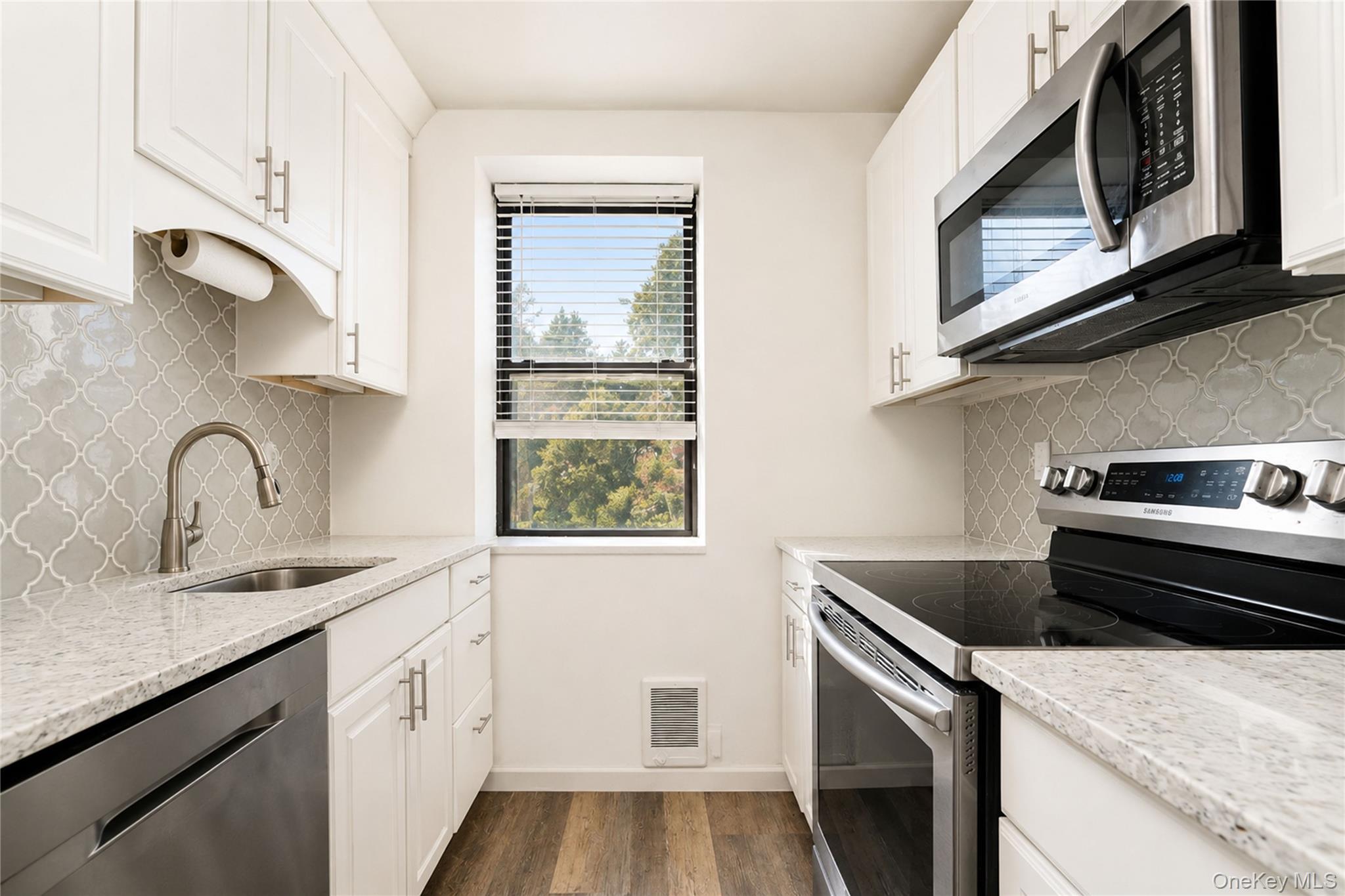 1160 Richmond Road, Unit 2F photo 17