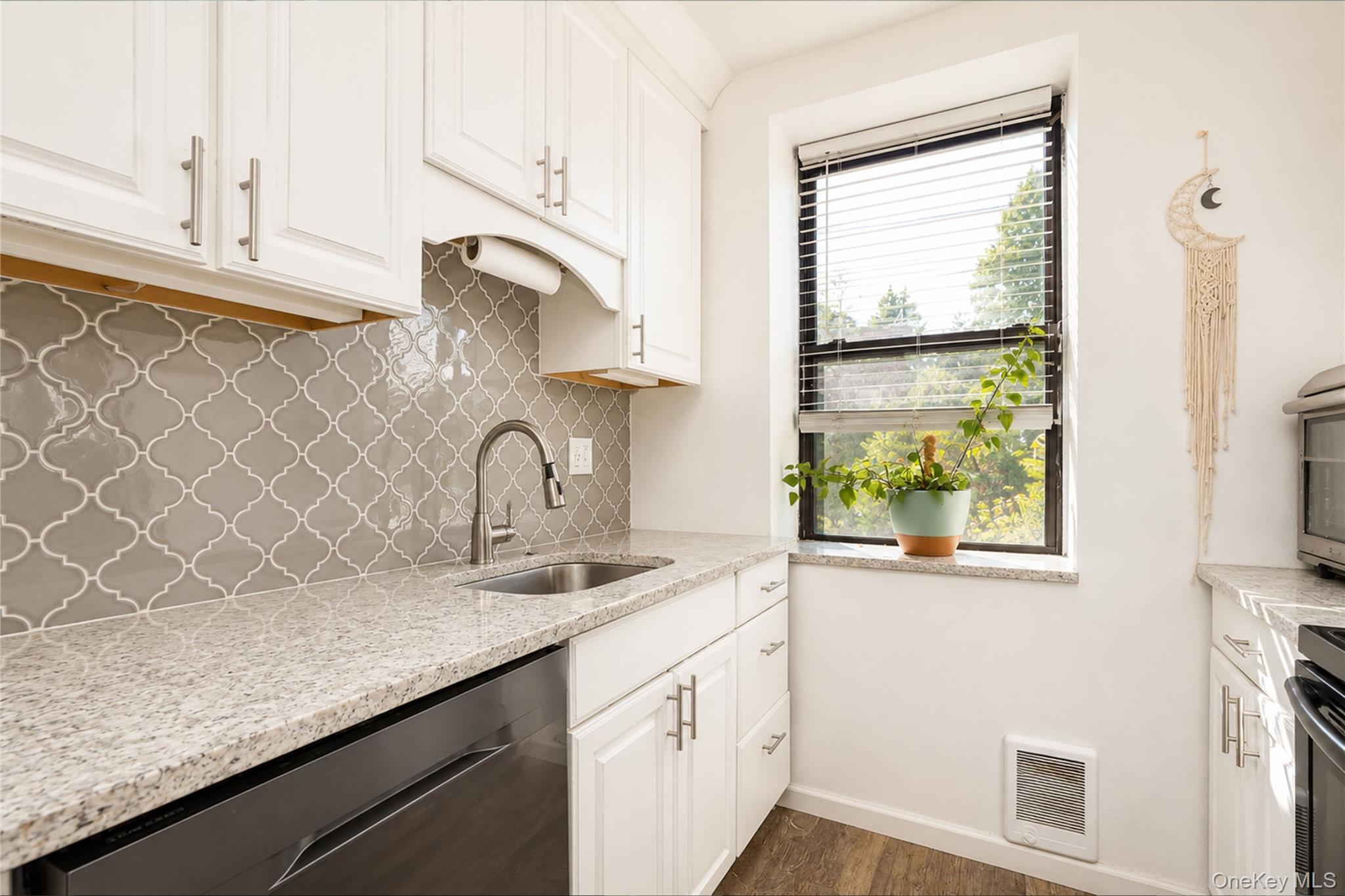 1160 Richmond Road, Unit 2F photo 18
