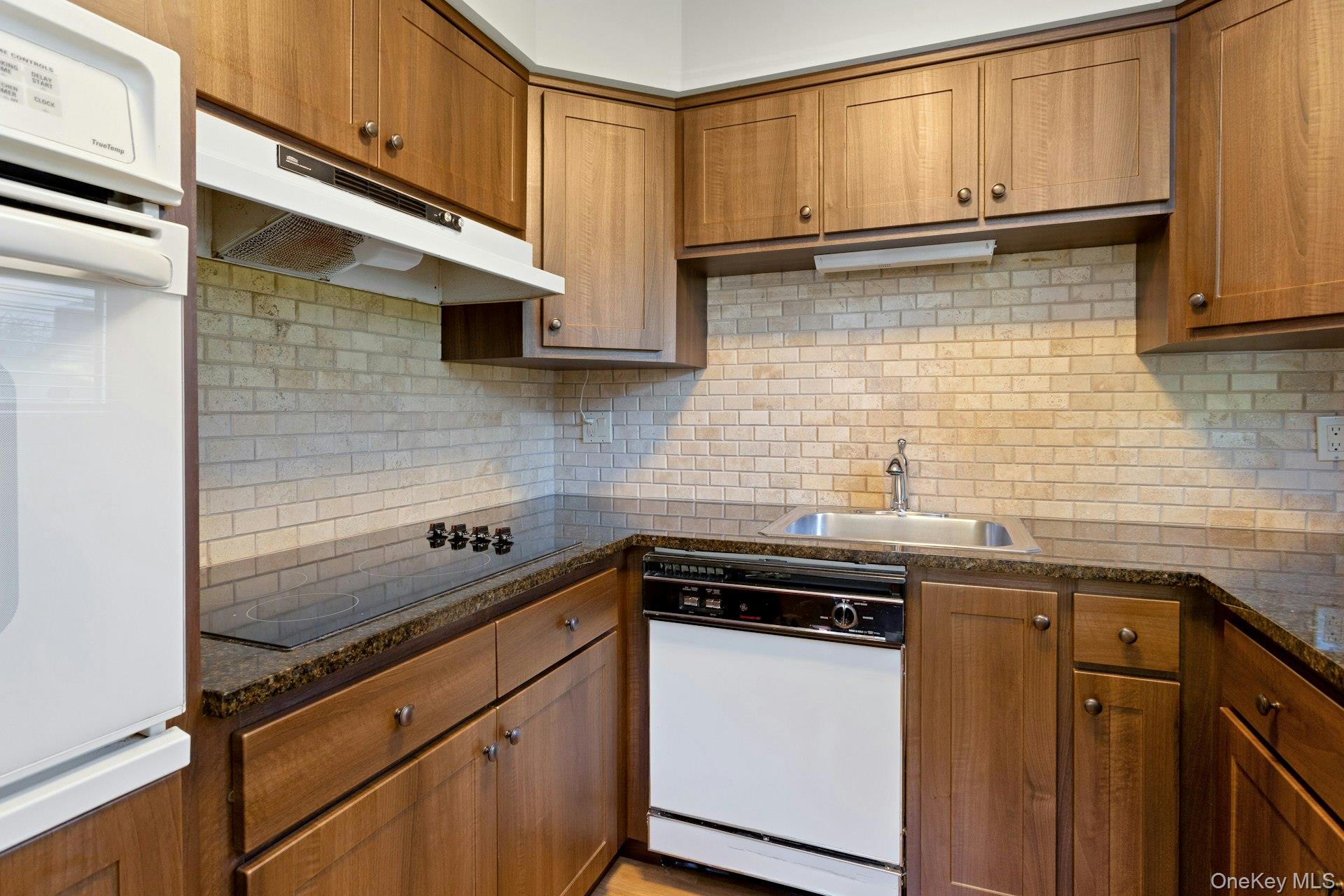 34 B Warwick Place, Unit B photo 13
