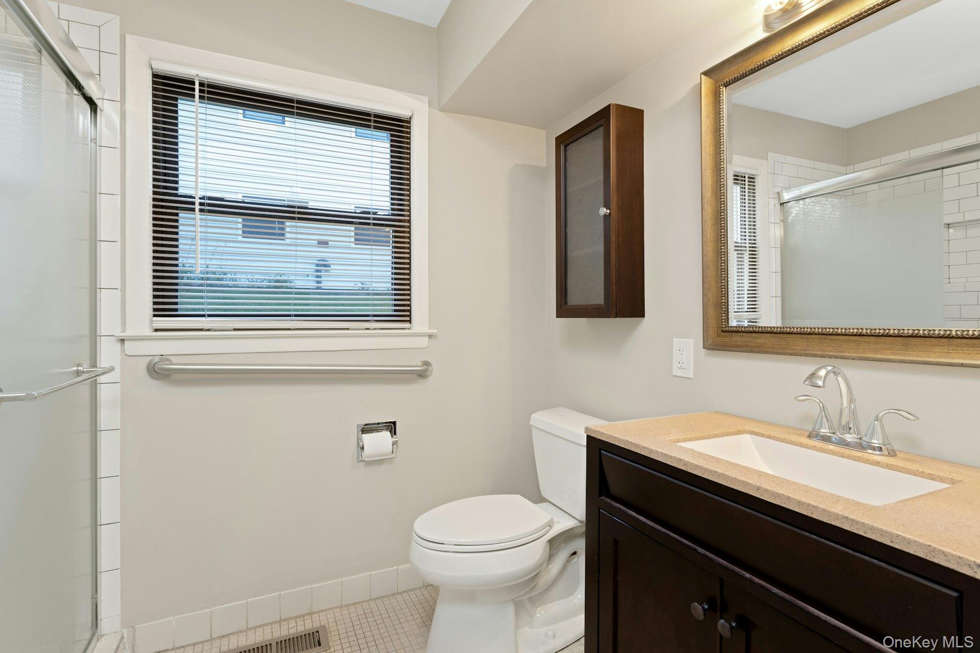 34 B Warwick Place, Unit B photo 19