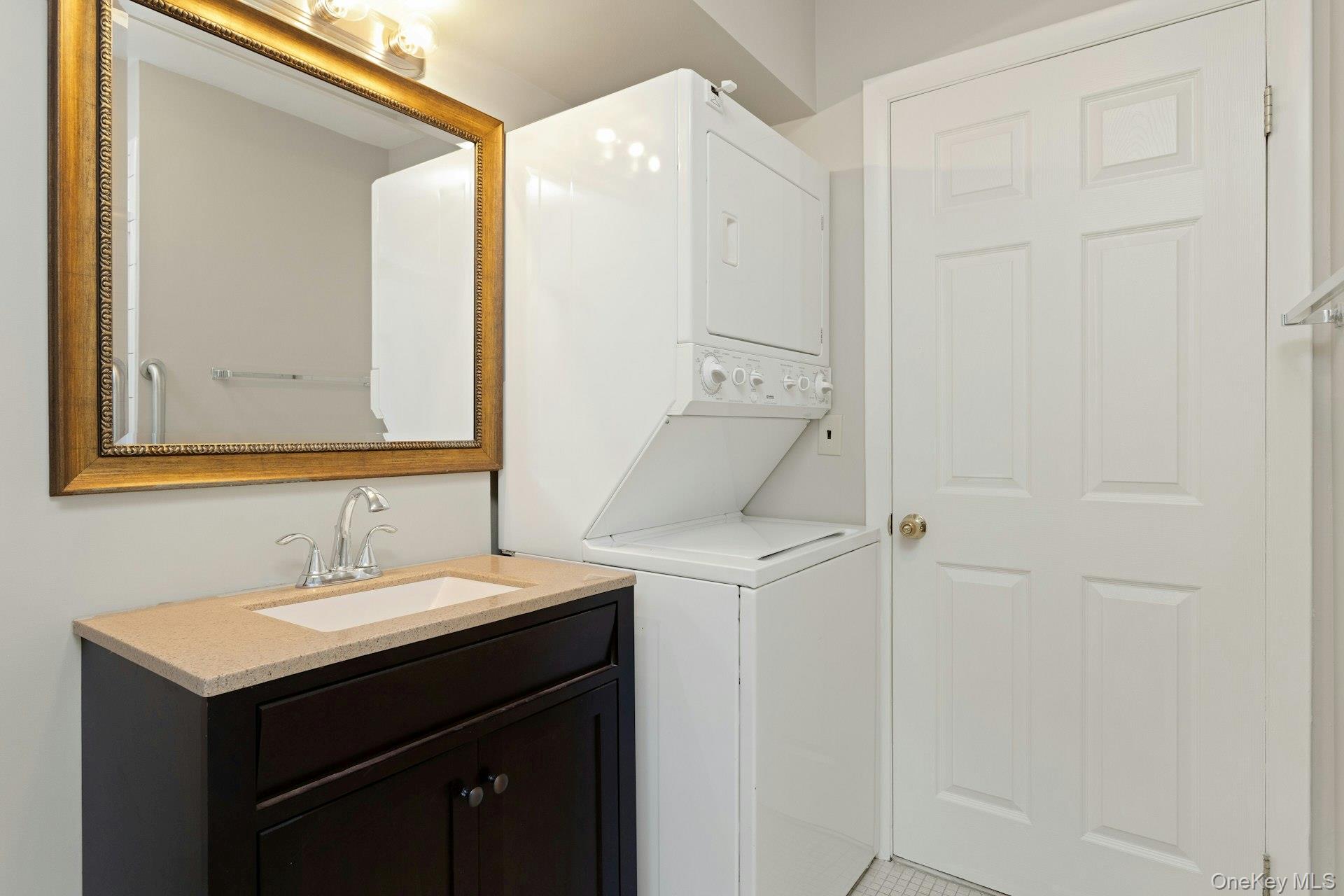 34 B Warwick Place, Unit B photo 21