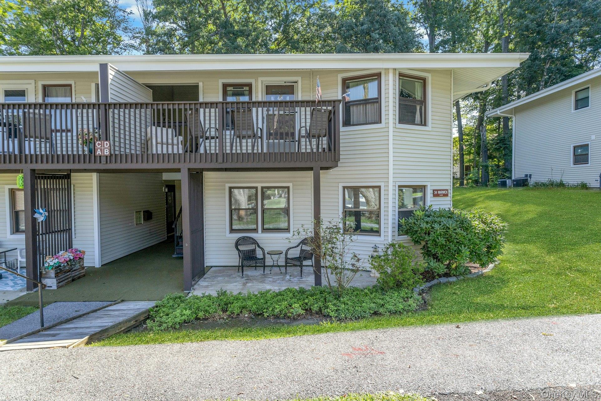 34 B Warwick Place, Unit B photo 2