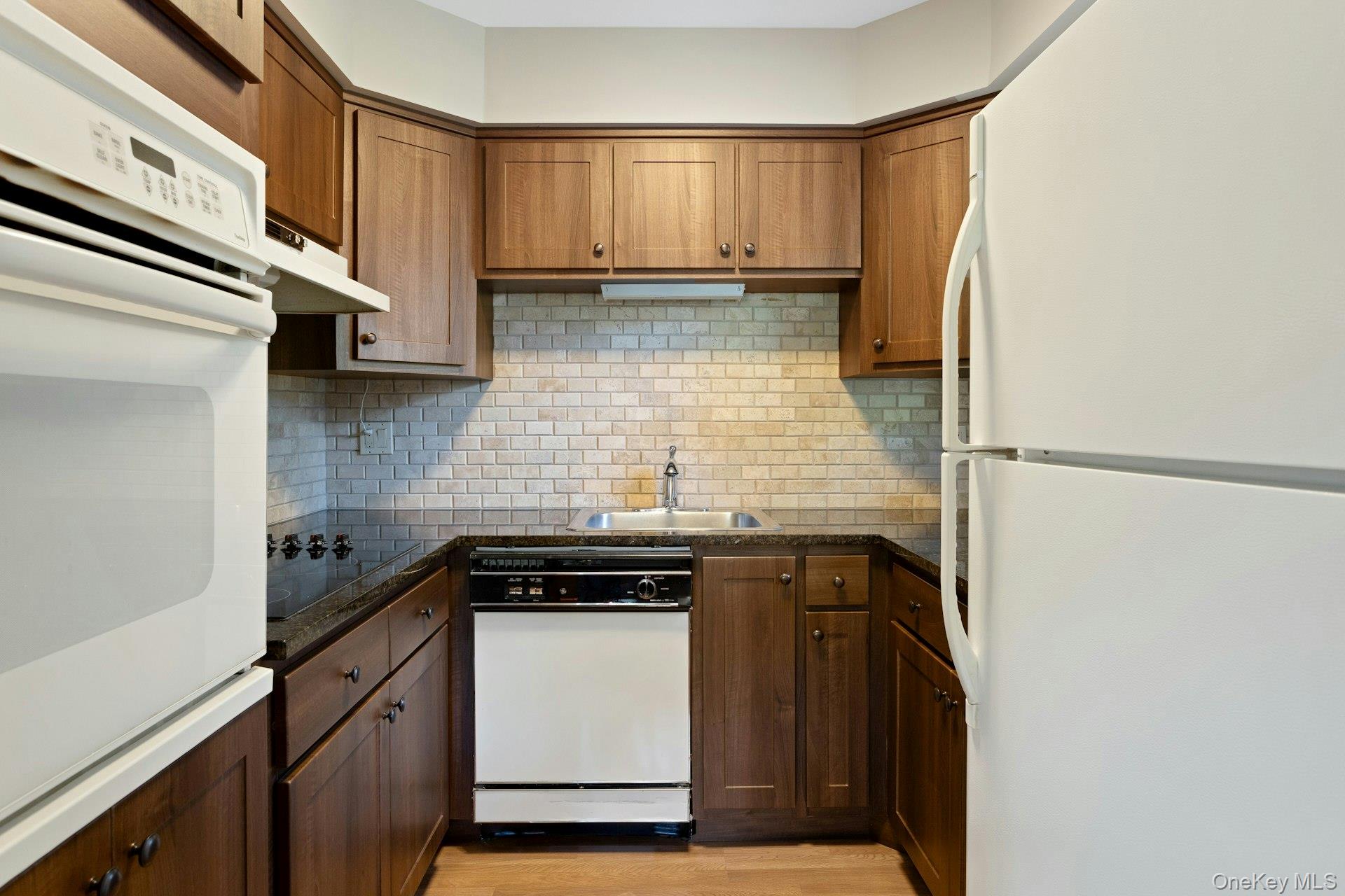34 B Warwick Place, Unit B photo 15