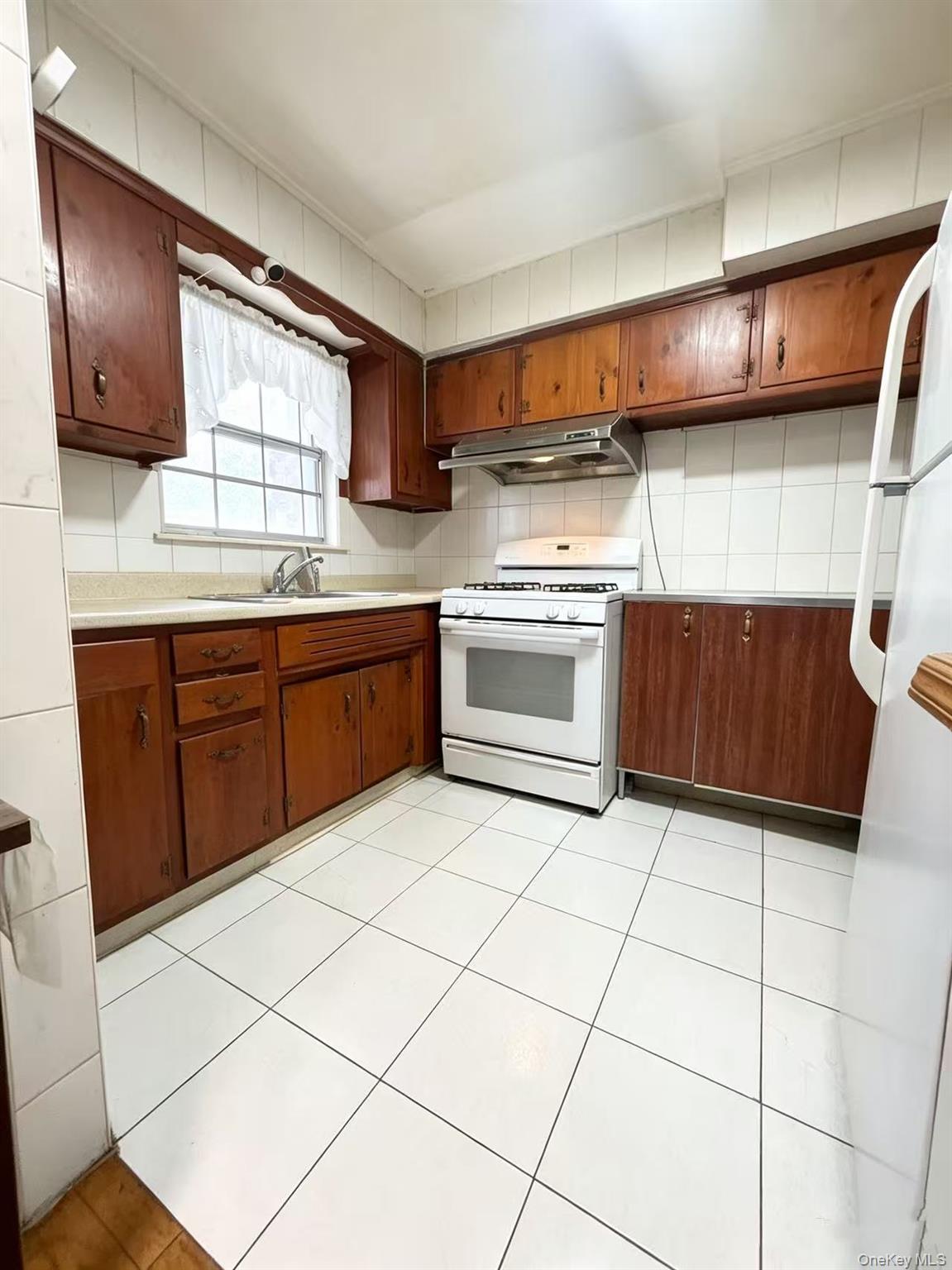 204-28 46th Avenue – For Sale photo 8