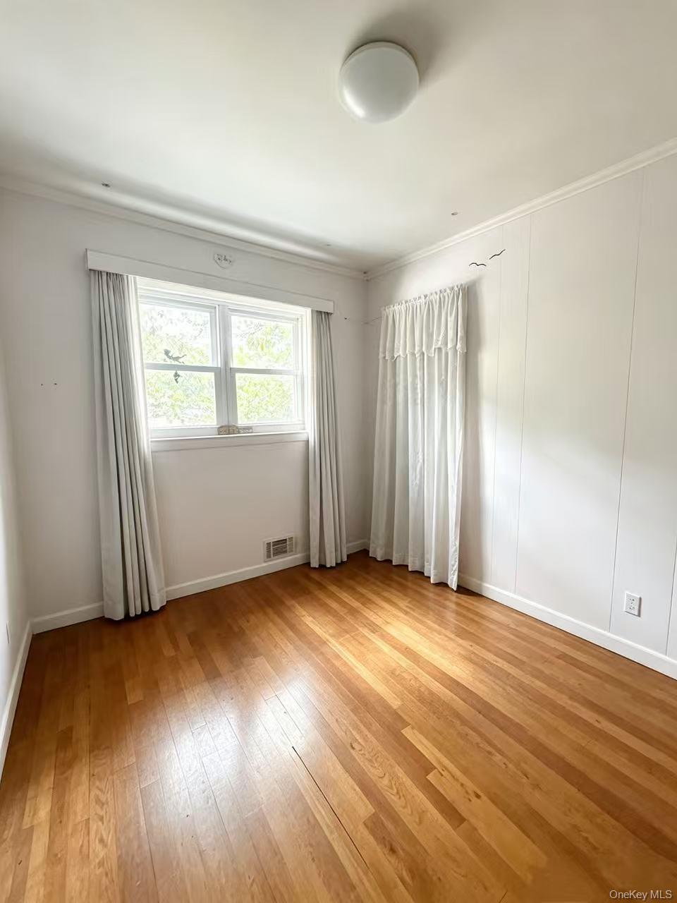 204-28 46th Avenue – For Sale photo 5