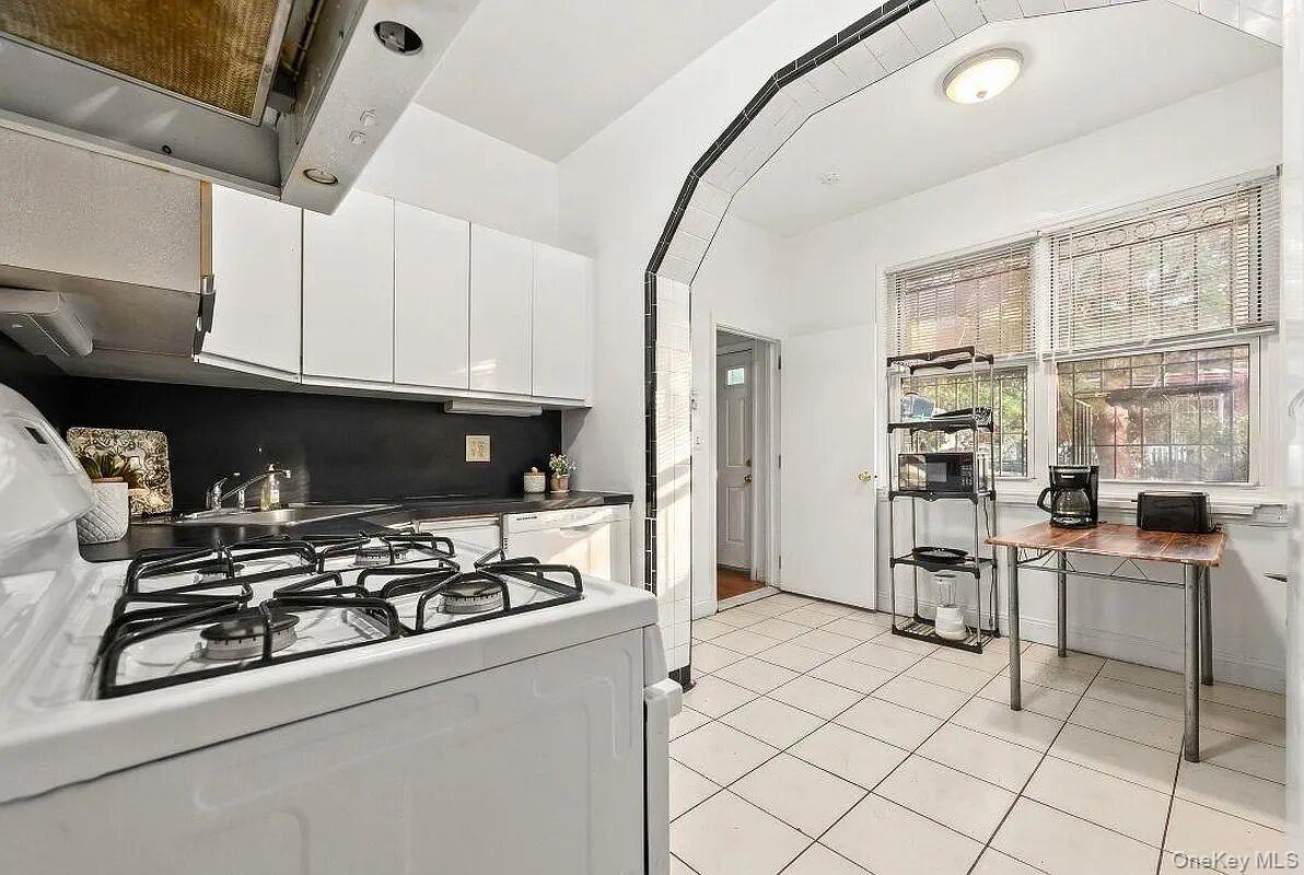 2459 Hoffman Street – For Sale photo 8