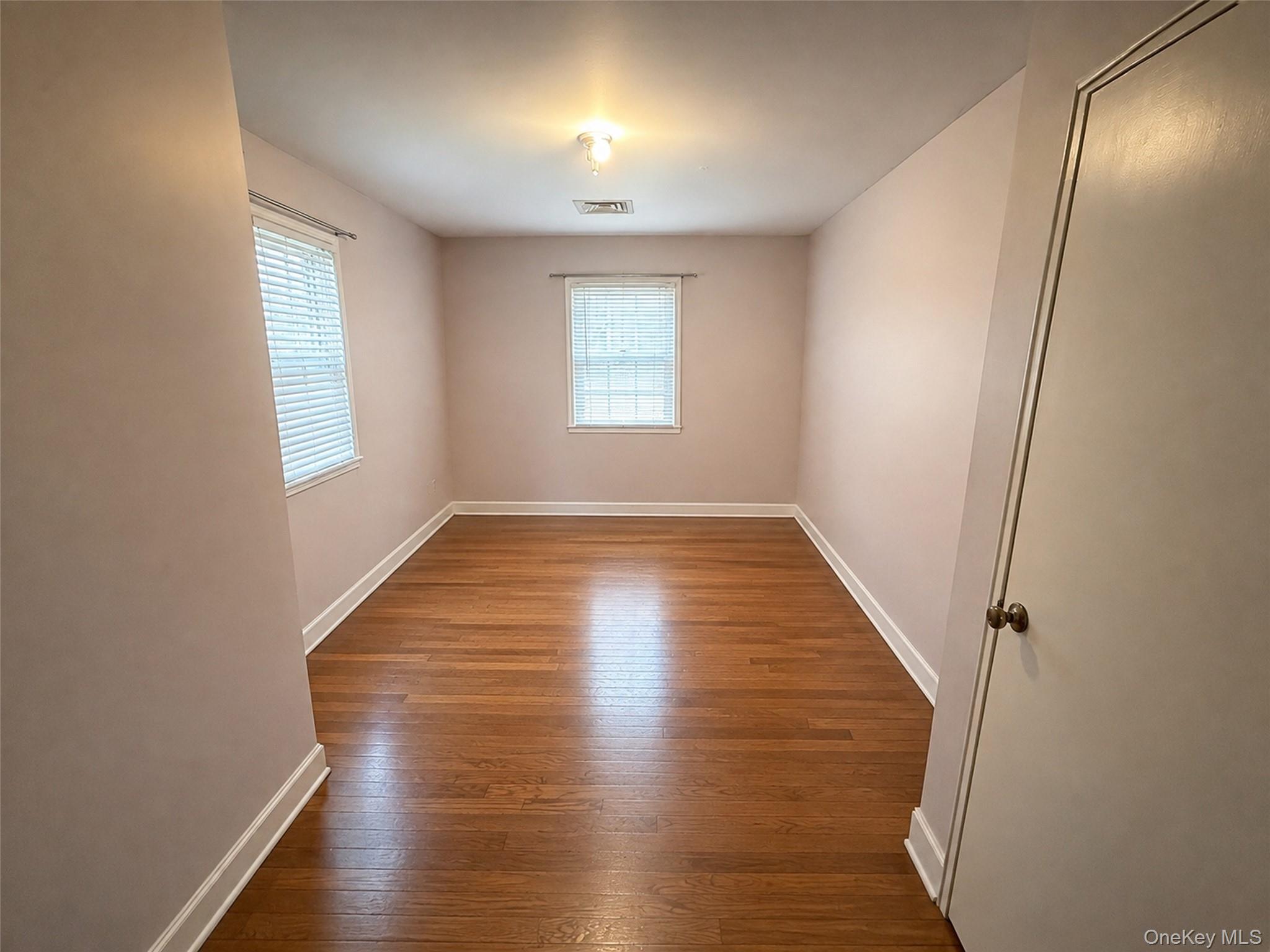 325 W Valley Stream Boulevard – For Sale photo 7