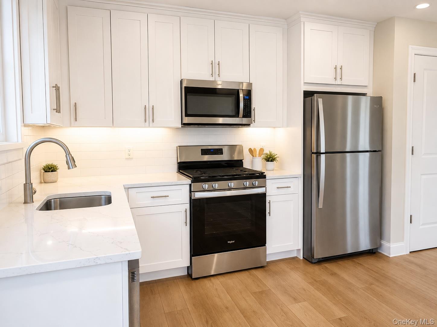 515 Jackson Avenue, Unit 27 Gail Gr photo 2