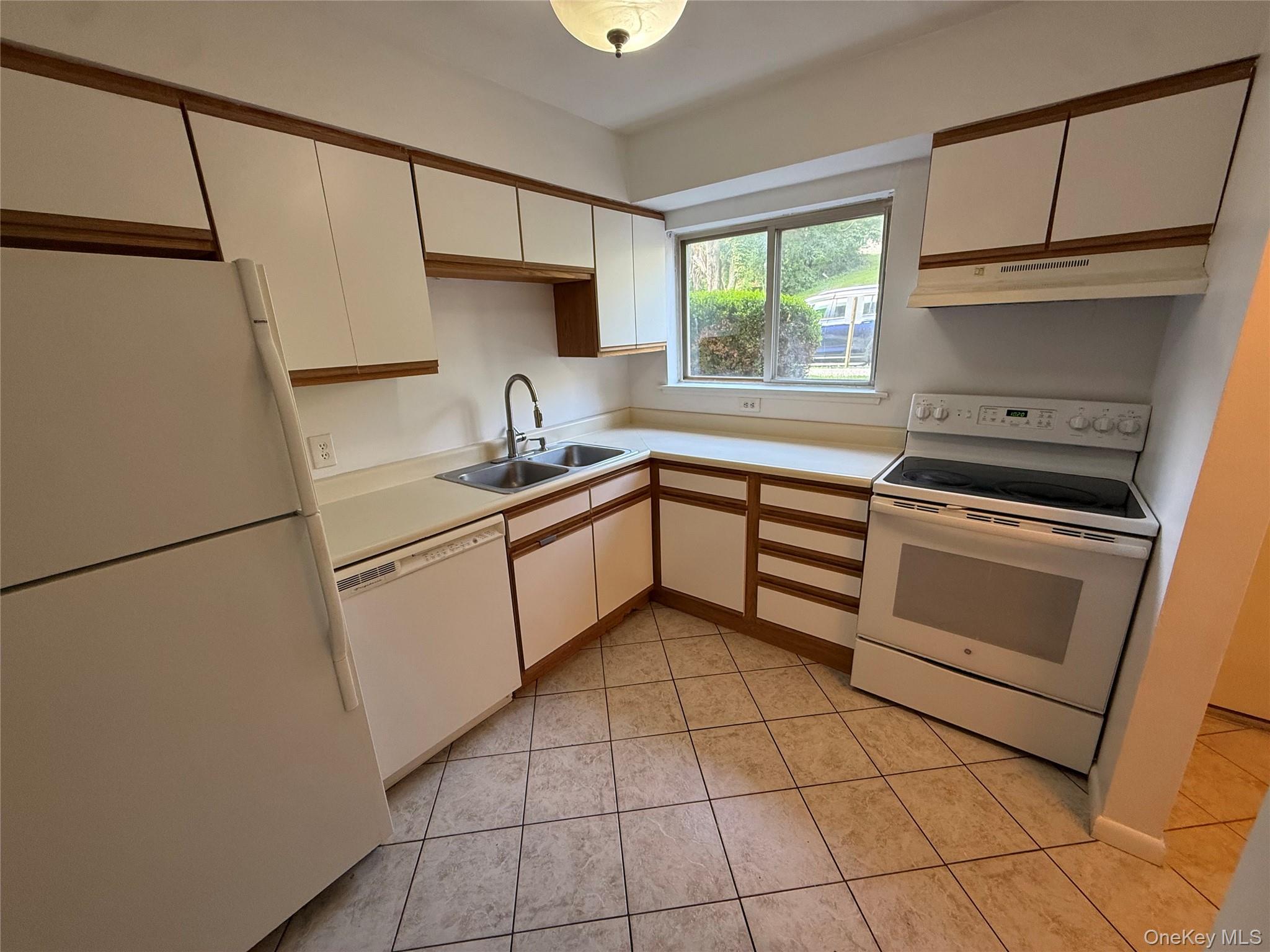 26 Cooper Road, Unit 810 photo 4