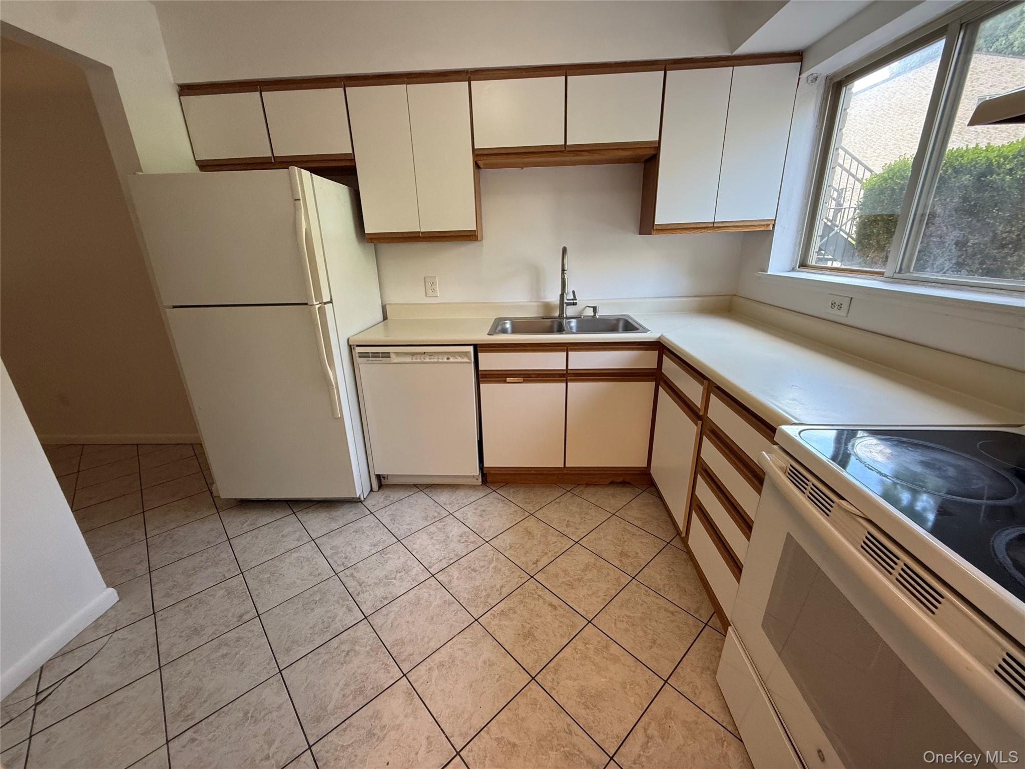 26 Cooper Road, Unit 810 photo 5