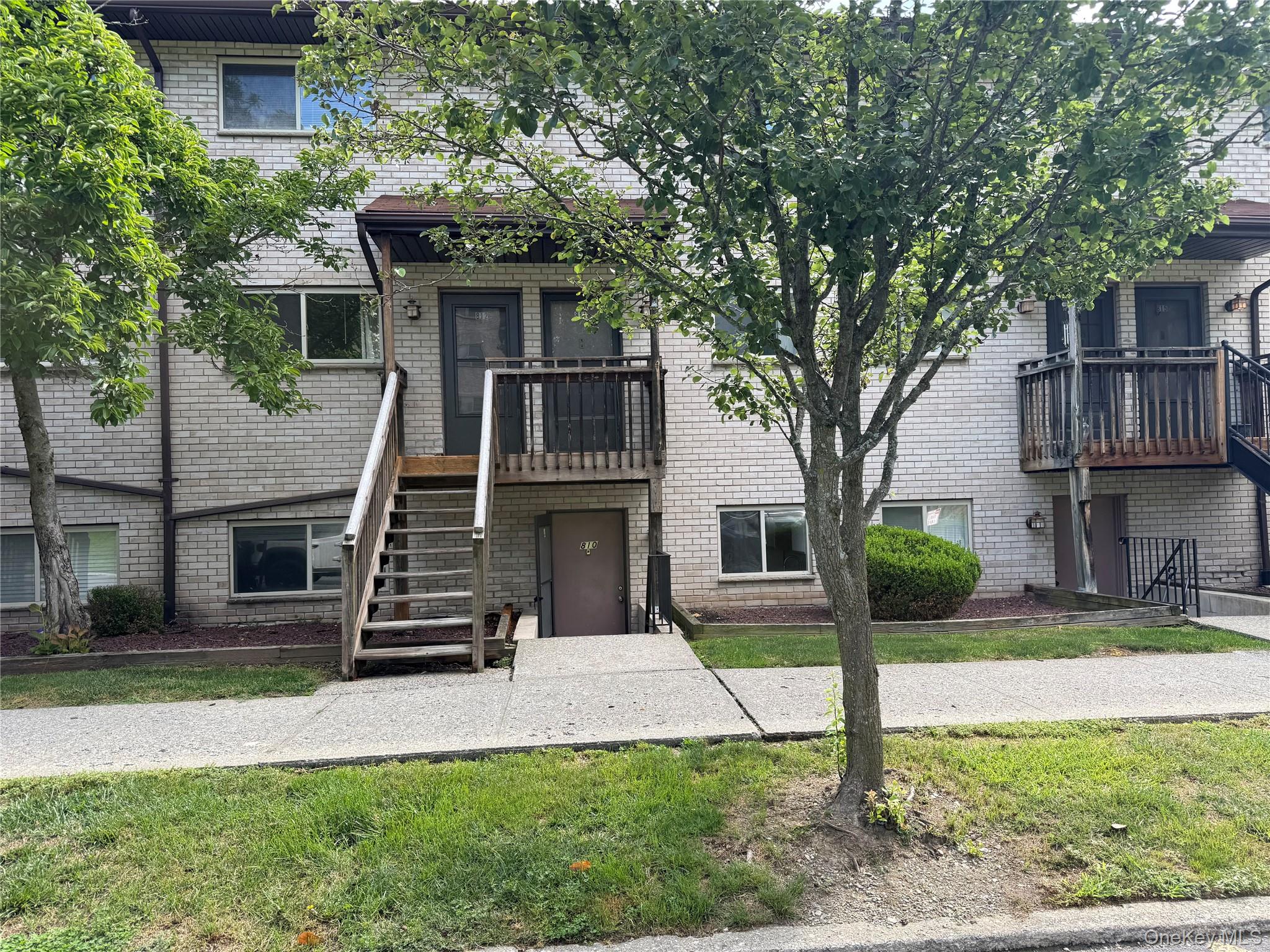 26 Cooper Road, Unit 810 photo 2