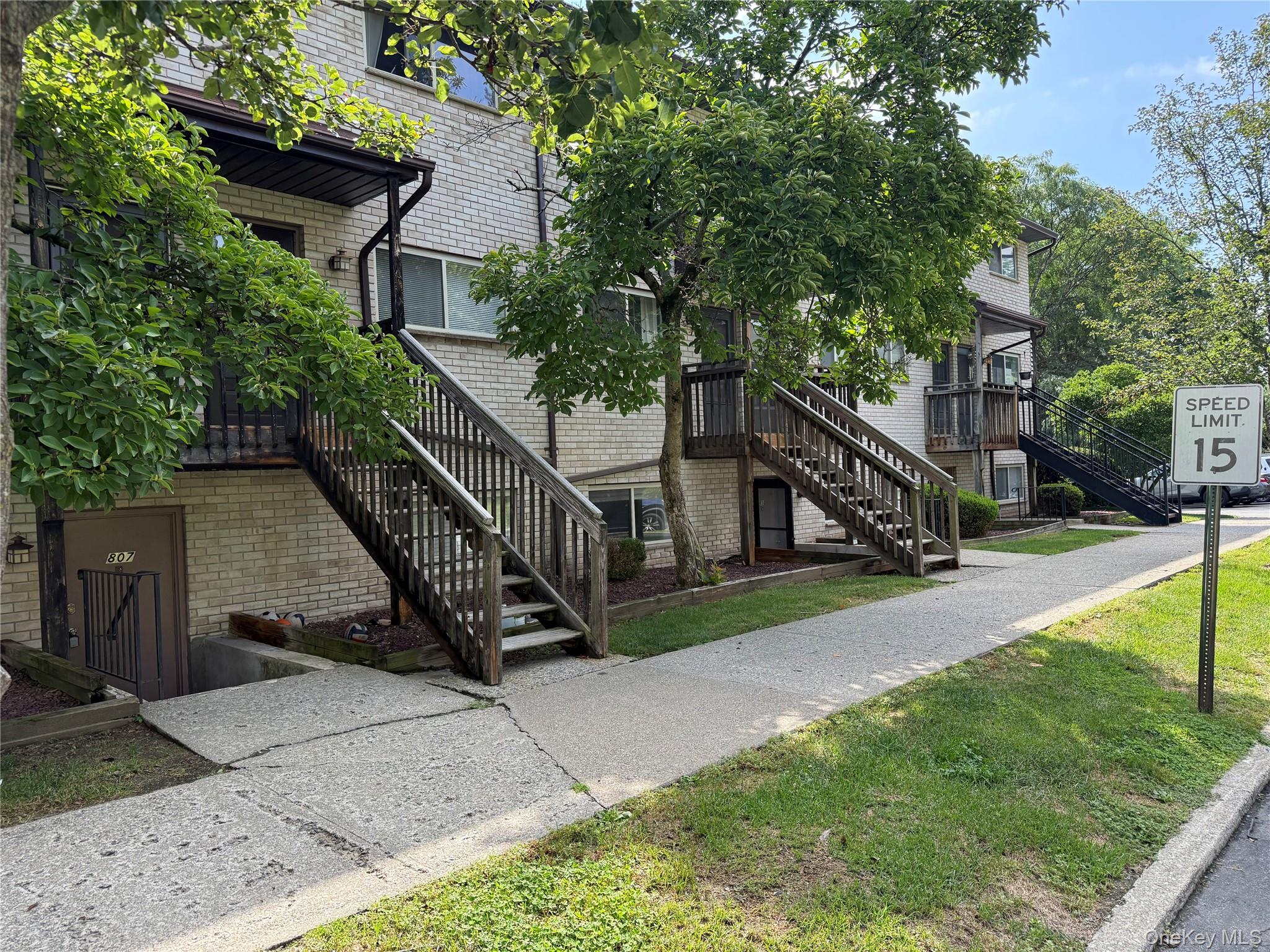 26 Cooper Road, Unit 810
