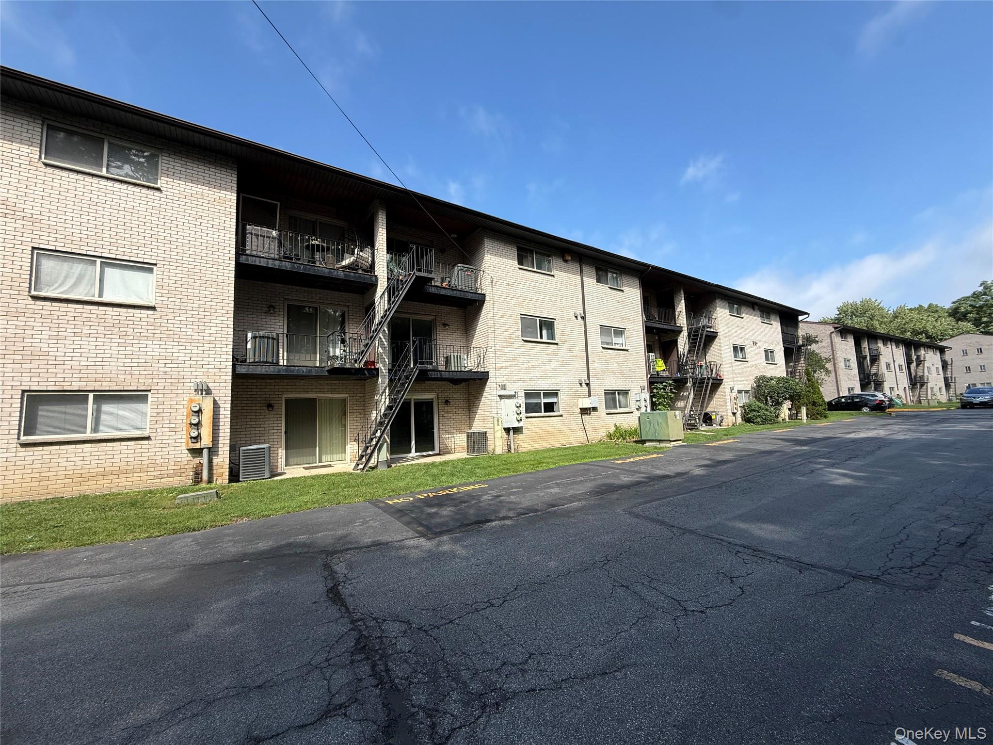 26 Cooper Road, Unit 810 photo 22