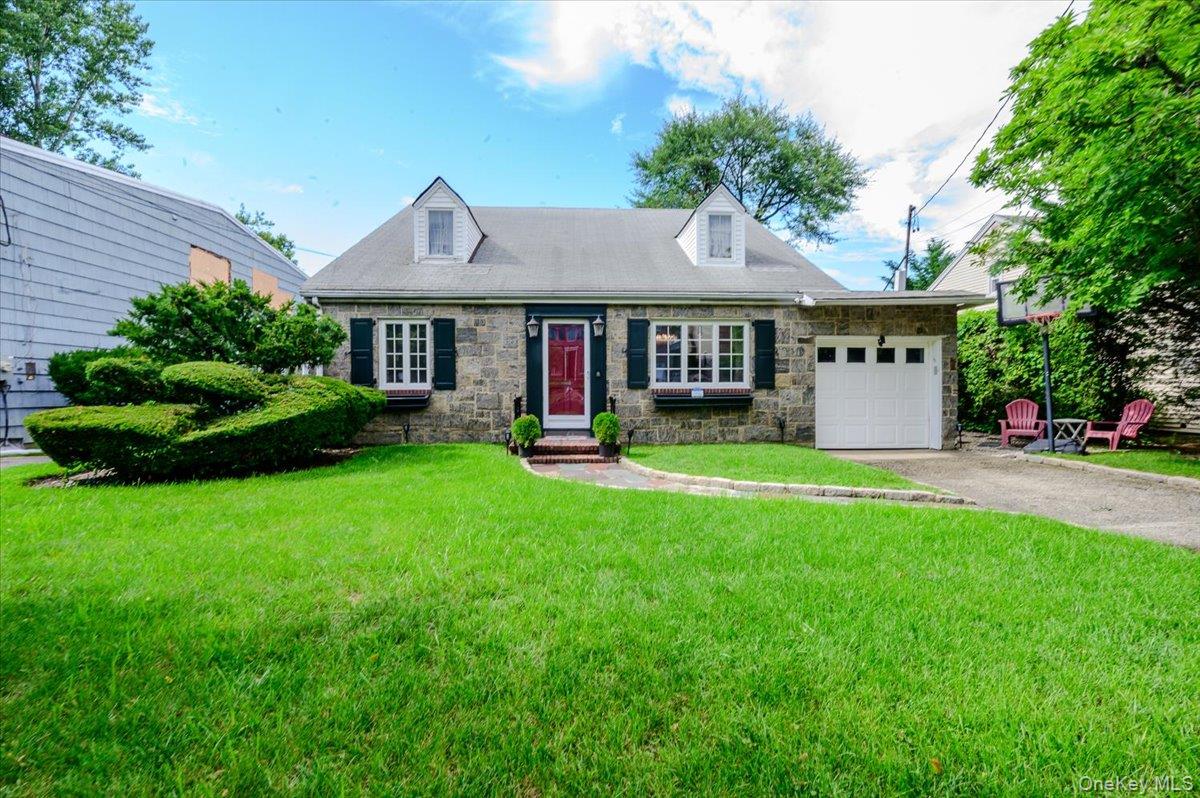 928 Northfield Road – For Sale