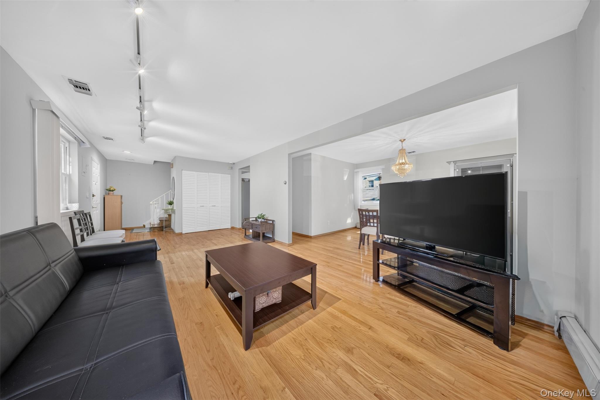 6861 Cloverdale Boulevard, Unit 108 photo 2
